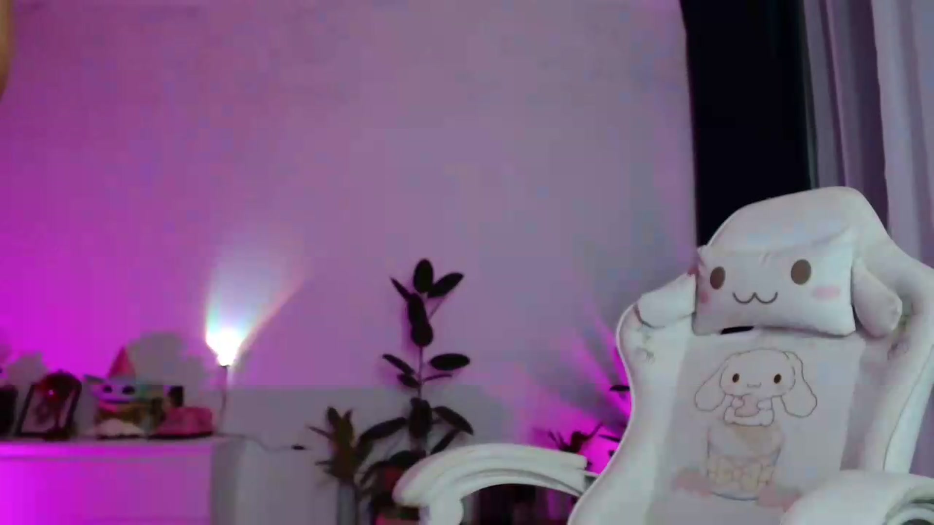 Gallery image thumbnail from FunnyMinni's myfreecams stream on, 08/04/2026, 20:31 image 5 of 20