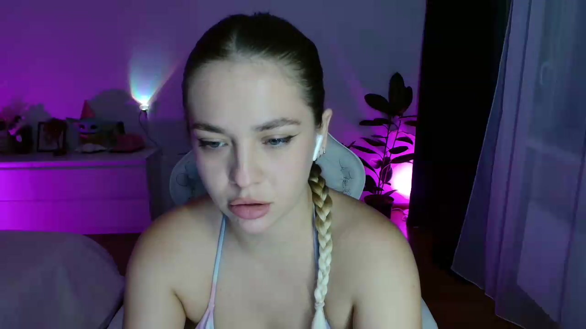 Gallery image thumbnail from FunnyMinni's myfreecams stream on, 08/08/2026, 20:27 image 20 of 20