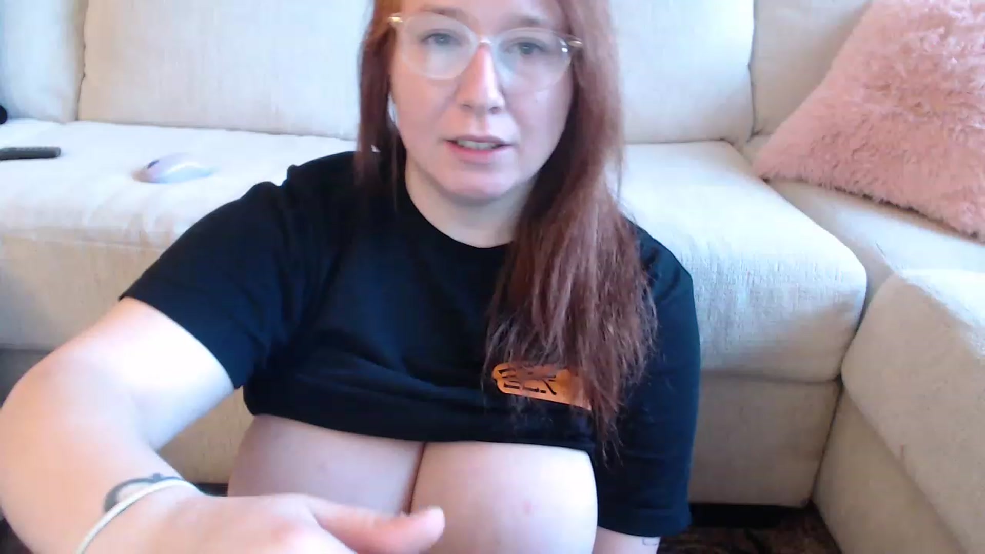 Gallery image thumbnail from Funsize_'s myfreecams stream on, 05/08/2023, 23:43 image 8 of 20