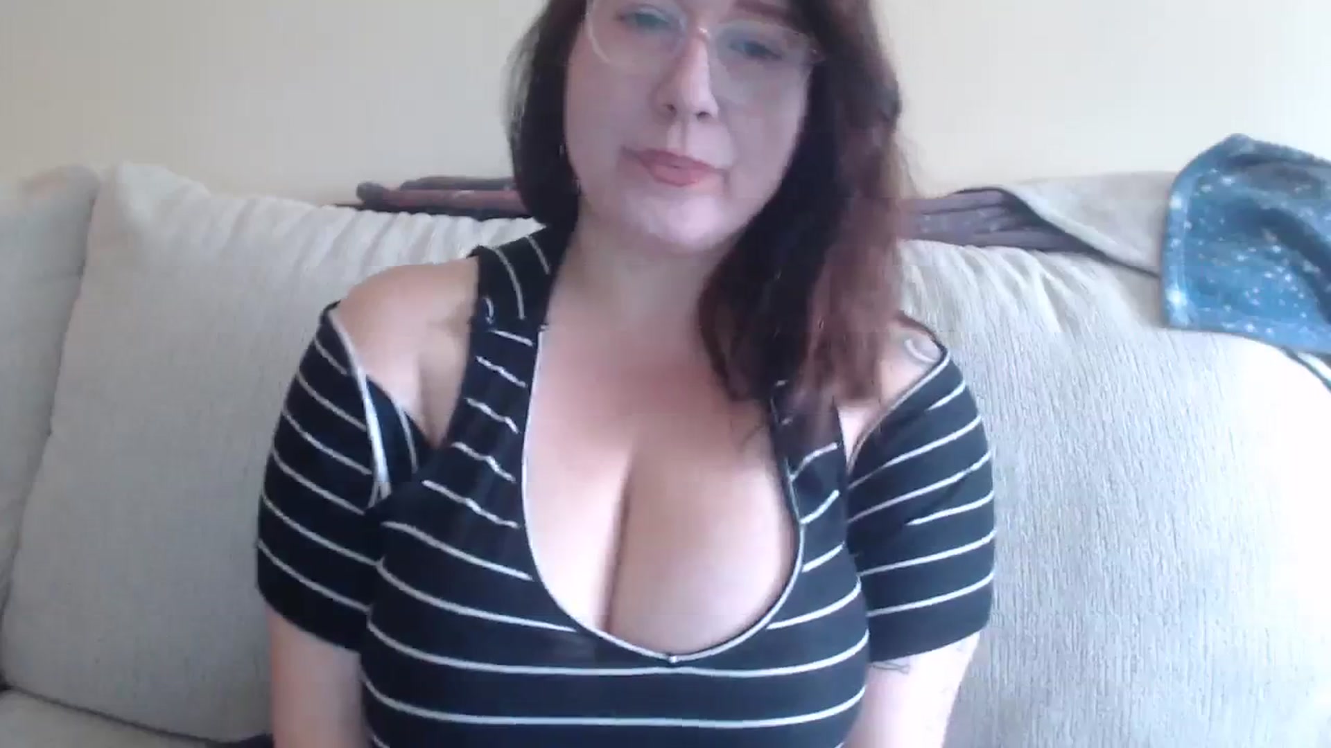 Gallery image thumbnail from Funsize_'s myfreecams stream on, 10/21/2023, 17:54 image 11 of 20