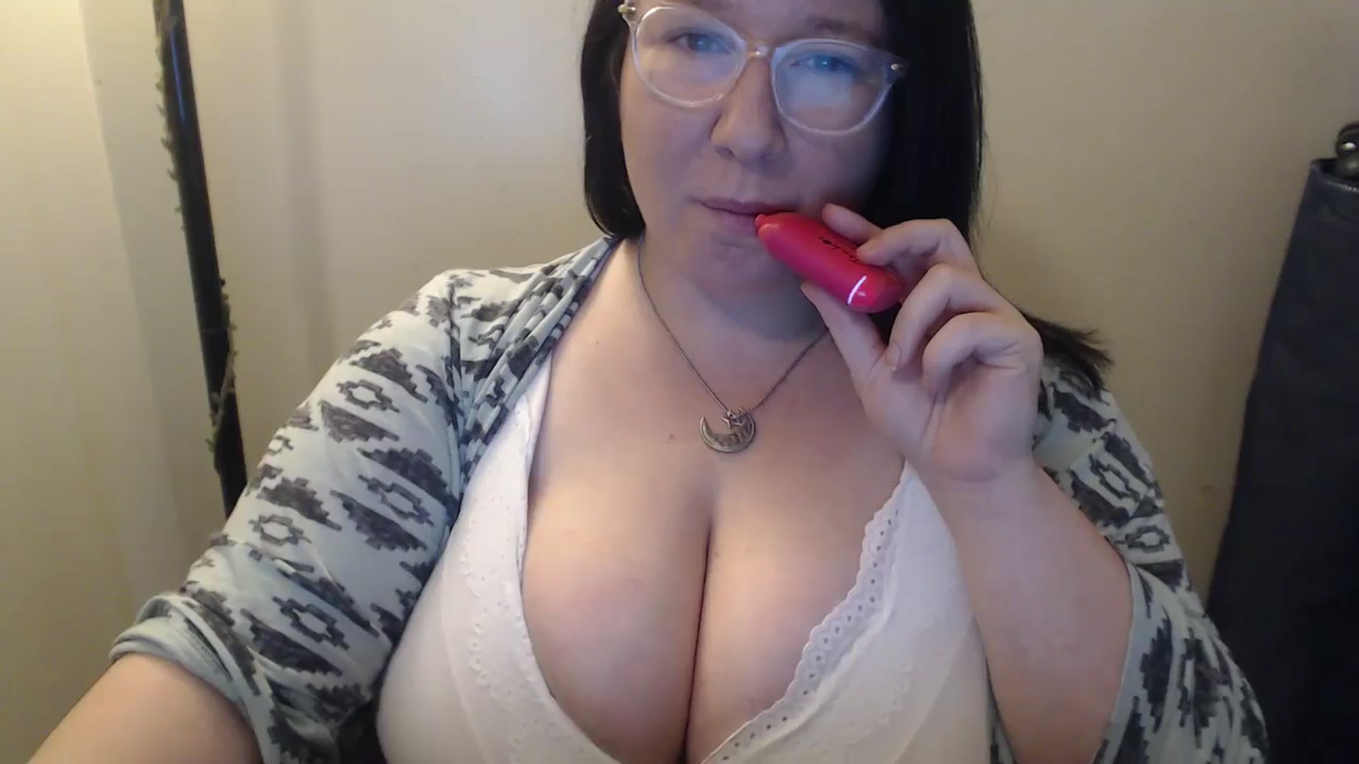 Gallery image thumbnail from Funsize_'s myfreecams stream on, 05/23/2024, 24:07 image 17 of 20