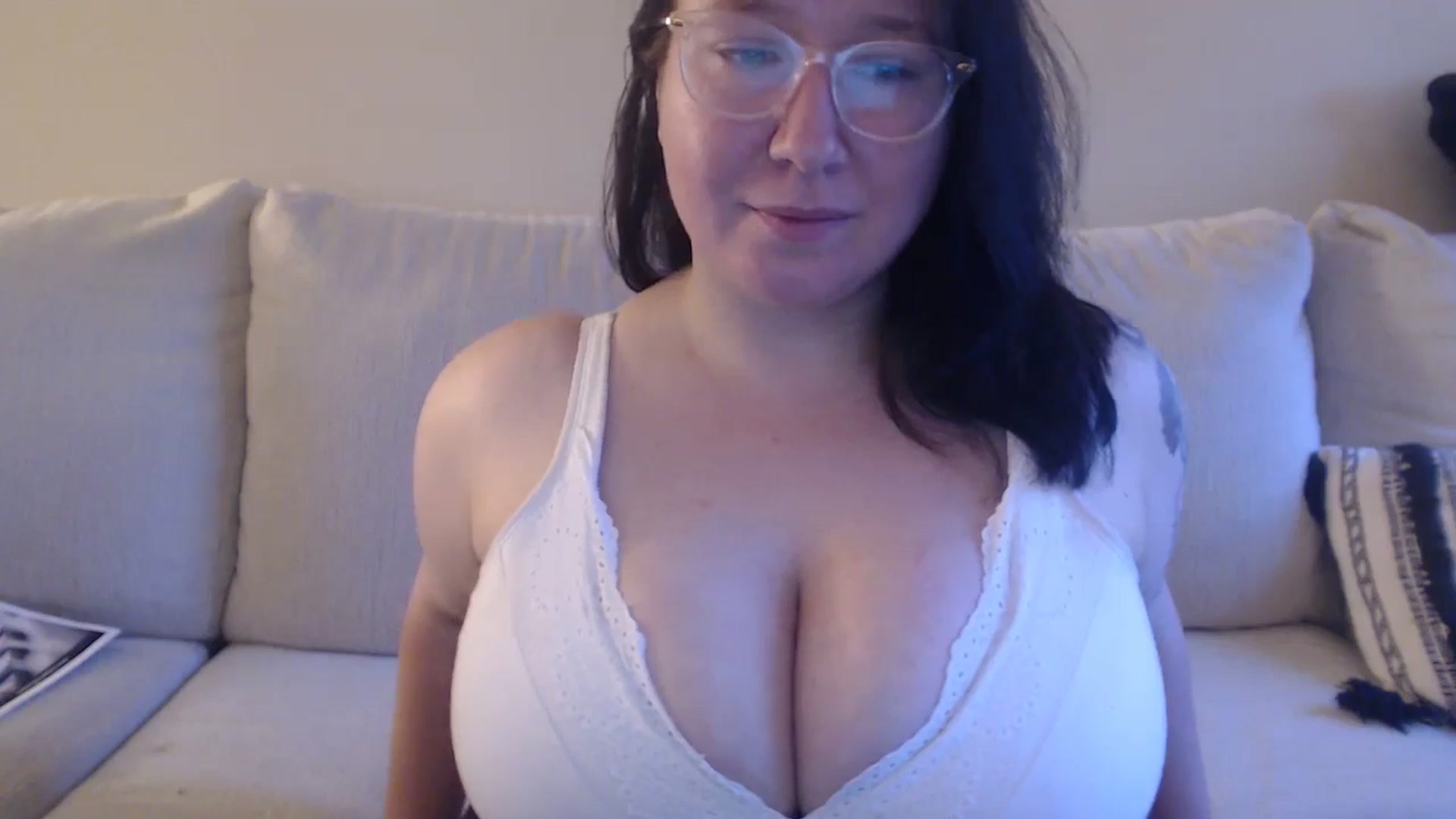 Gallery image thumbnail from Funsize_'s myfreecams stream on, 06/14/2024, 24:38 image 14 of 20