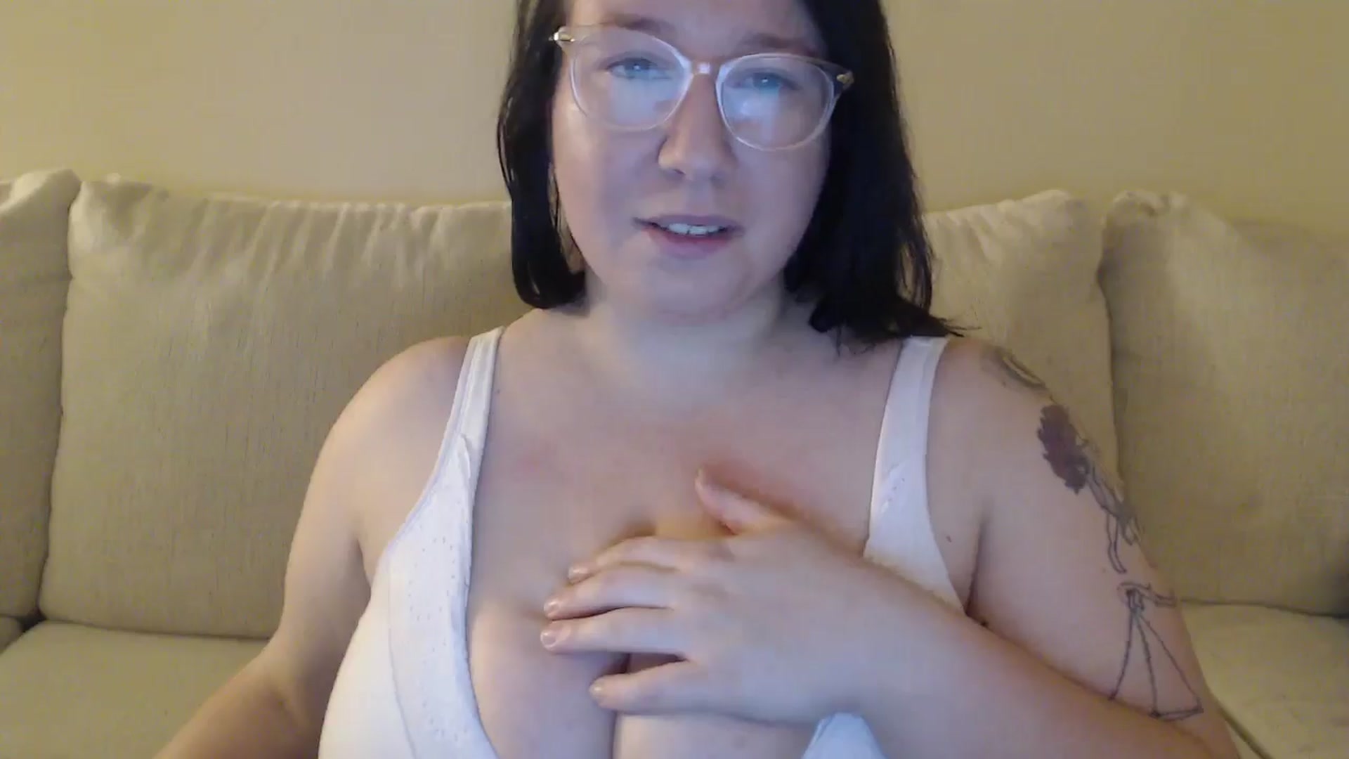 Gallery image thumbnail from Funsize_'s myfreecams stream on, 06/19/2024, 01:36 image 20 of 20