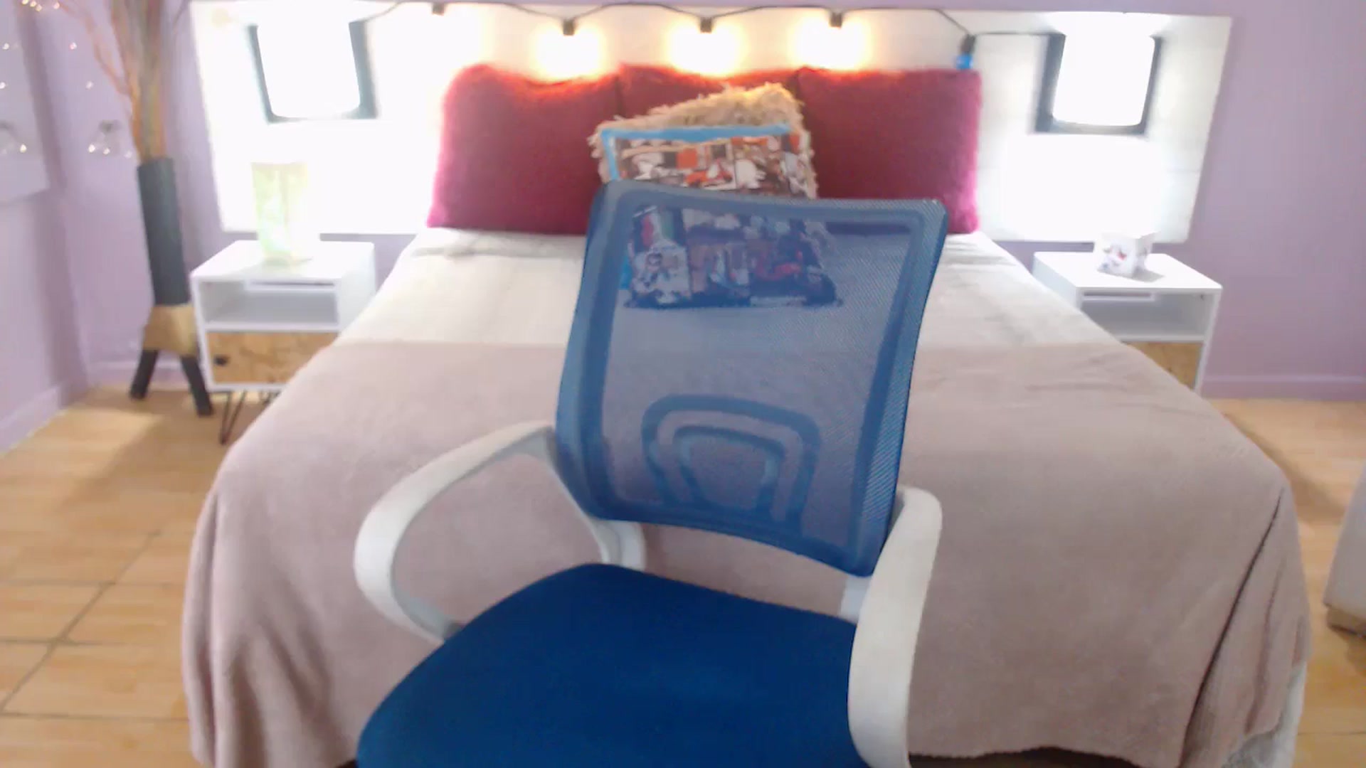 Gallery image thumbnail from Fyorela's myfreecams stream on, 06/17/2024, 15:16 image 7 of 20