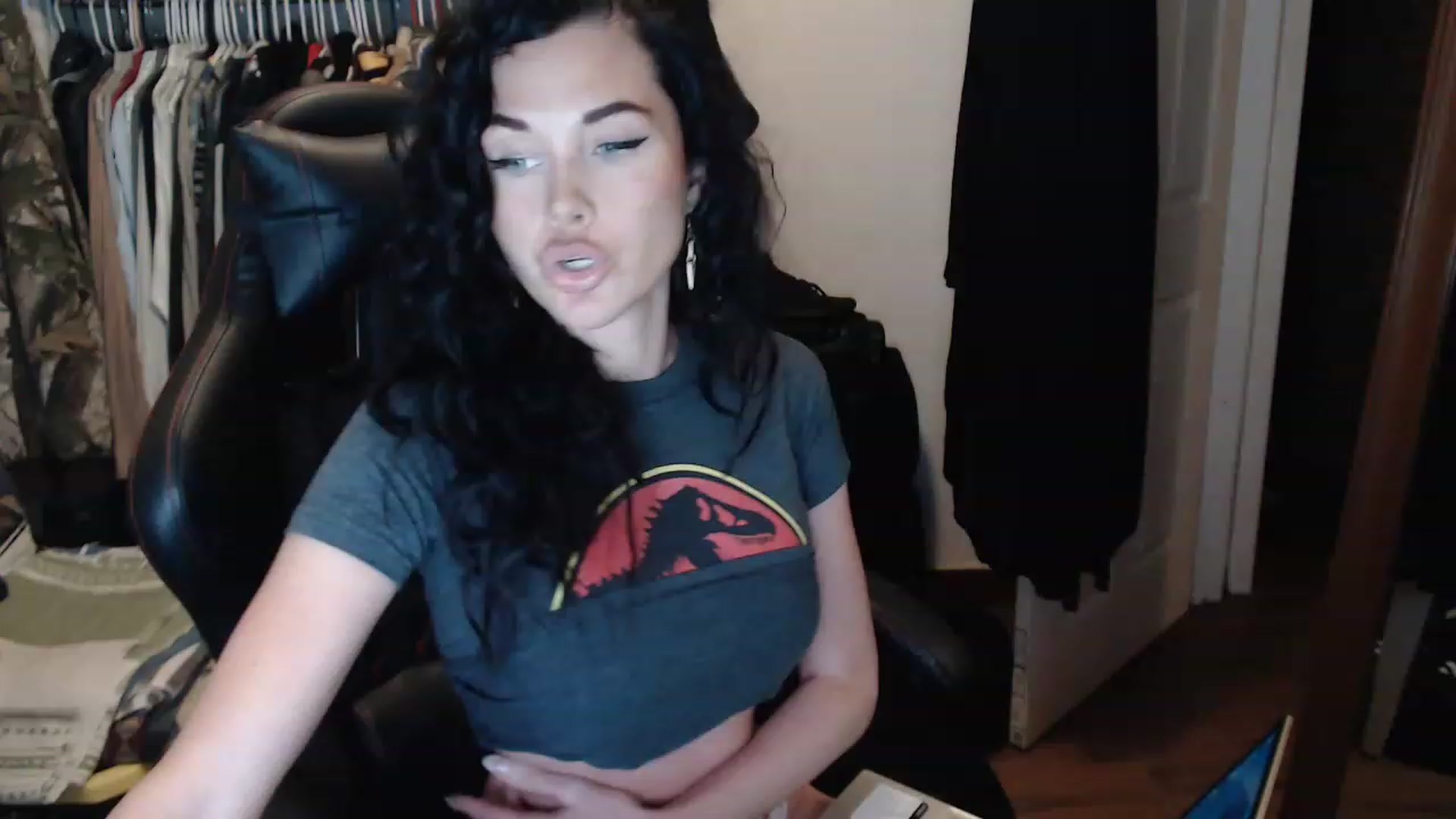 Gallery image thumbnail from GIAFOX1's myfreecams stream on, 12/30/2022, 21:12 image 17 of 20