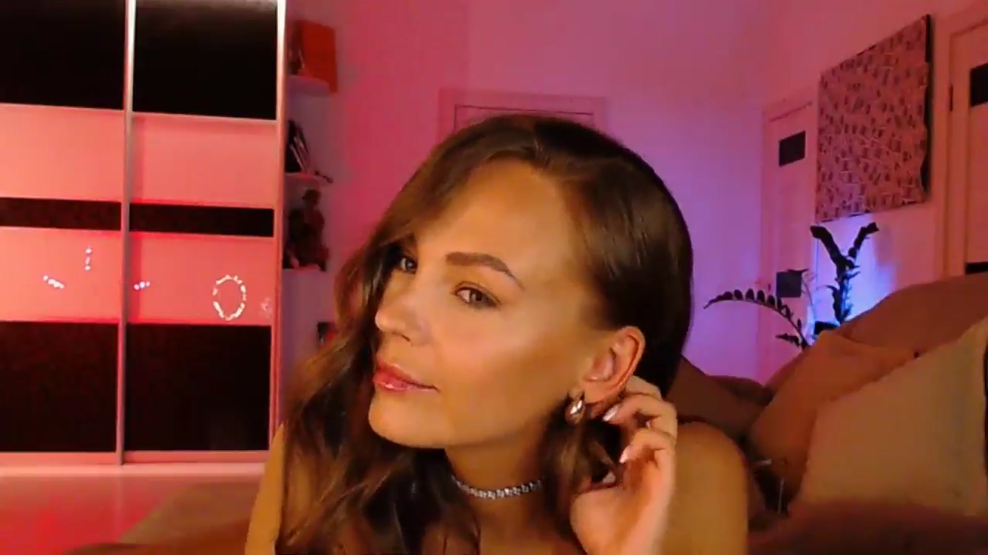 Gallery image thumbnail from GOLDD1GER's myfreecams stream on, 06/20/2025, 07:20 image 8 of 20