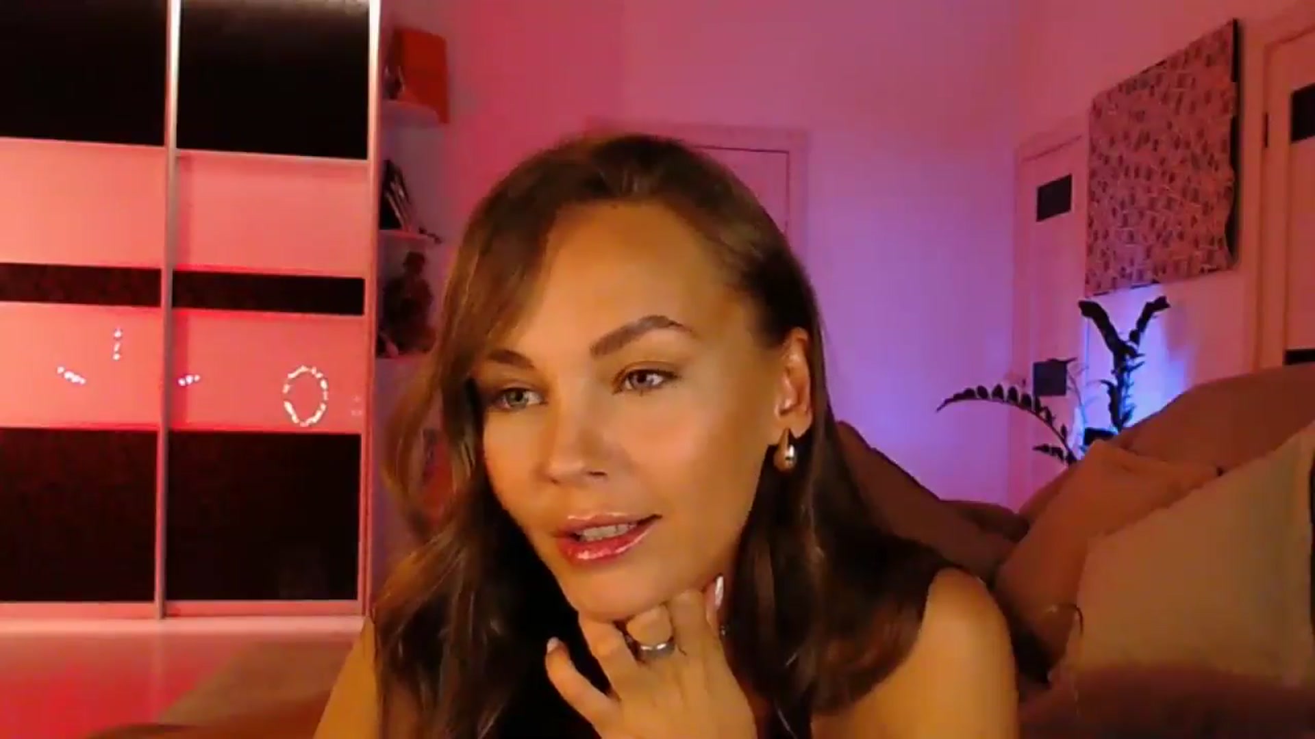 Gallery image thumbnail from GOLDD1GER's myfreecams stream on, 06/20/2025, 07:20 image 10 of 20