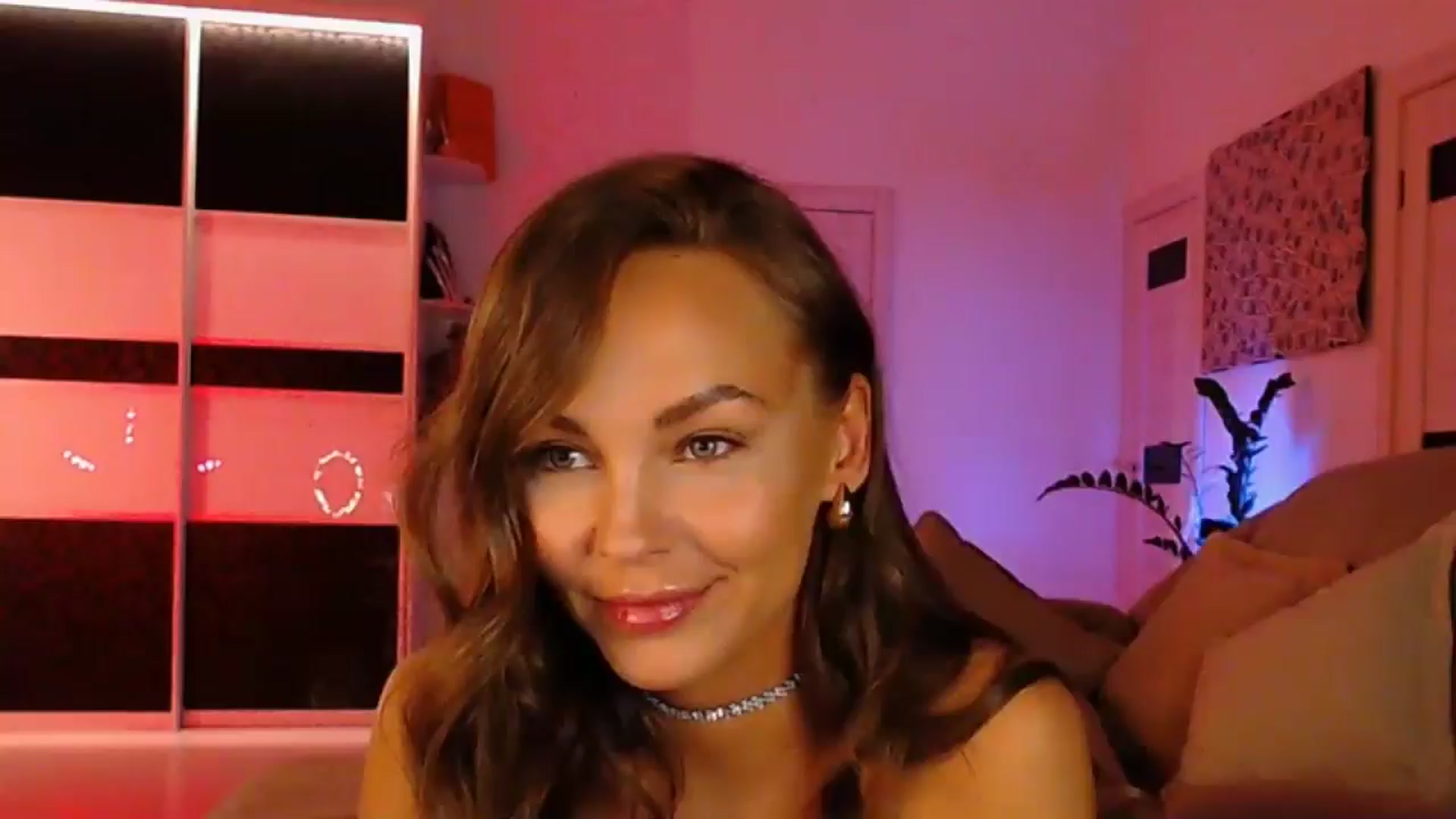 Gallery image thumbnail from GOLDD1GER's myfreecams stream on, 06/20/2025, 07:20 image 6 of 20