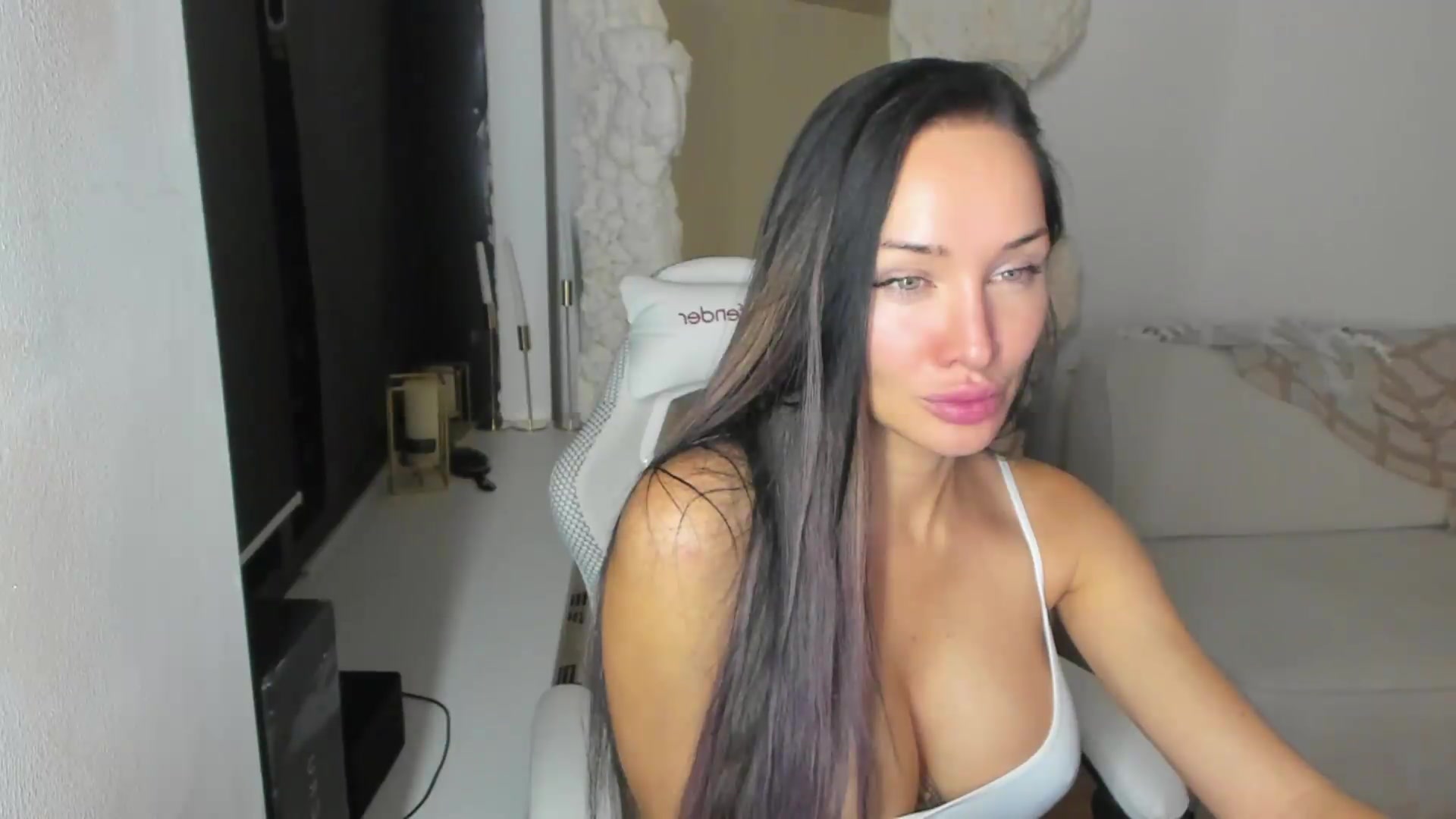 Gallery image thumbnail from GOOD_GIRL_'s myfreecams stream on, 09/10/2026, 20:16 image 19 of 20