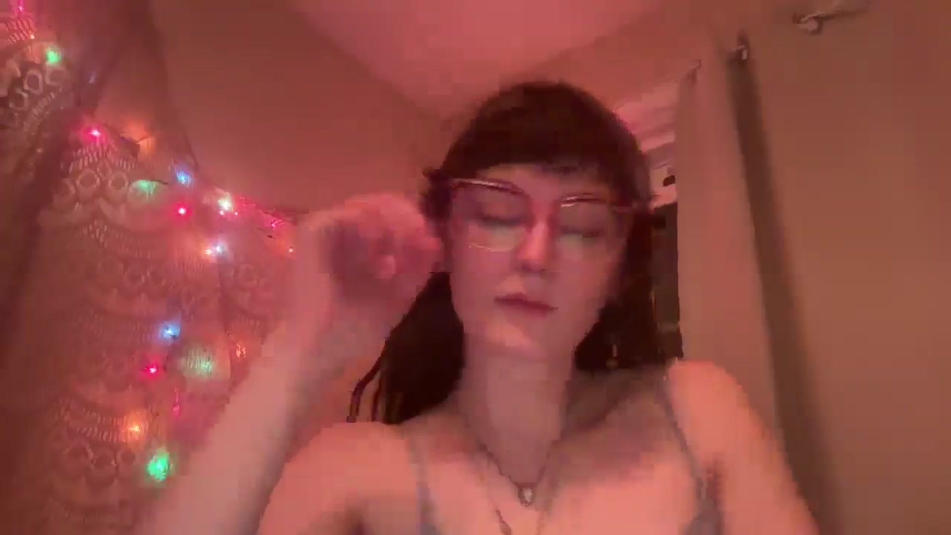 Gallery image thumbnail from GOTHBABEE's myfreecams stream on, 04/14/2026, 06:07 image 17 of 20