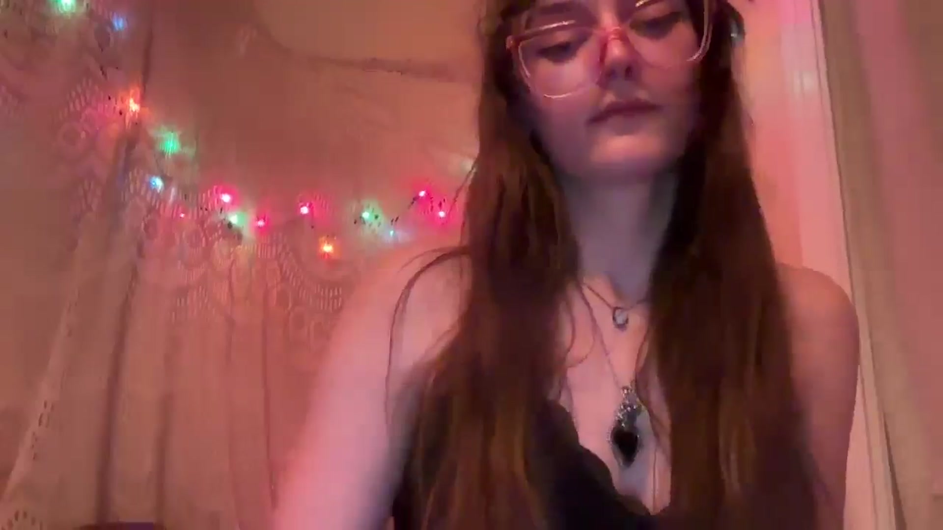 Gallery image thumbnail from GOTHBABEE's myfreecams stream on, 04/21/2026, 02:43 image 9 of 20