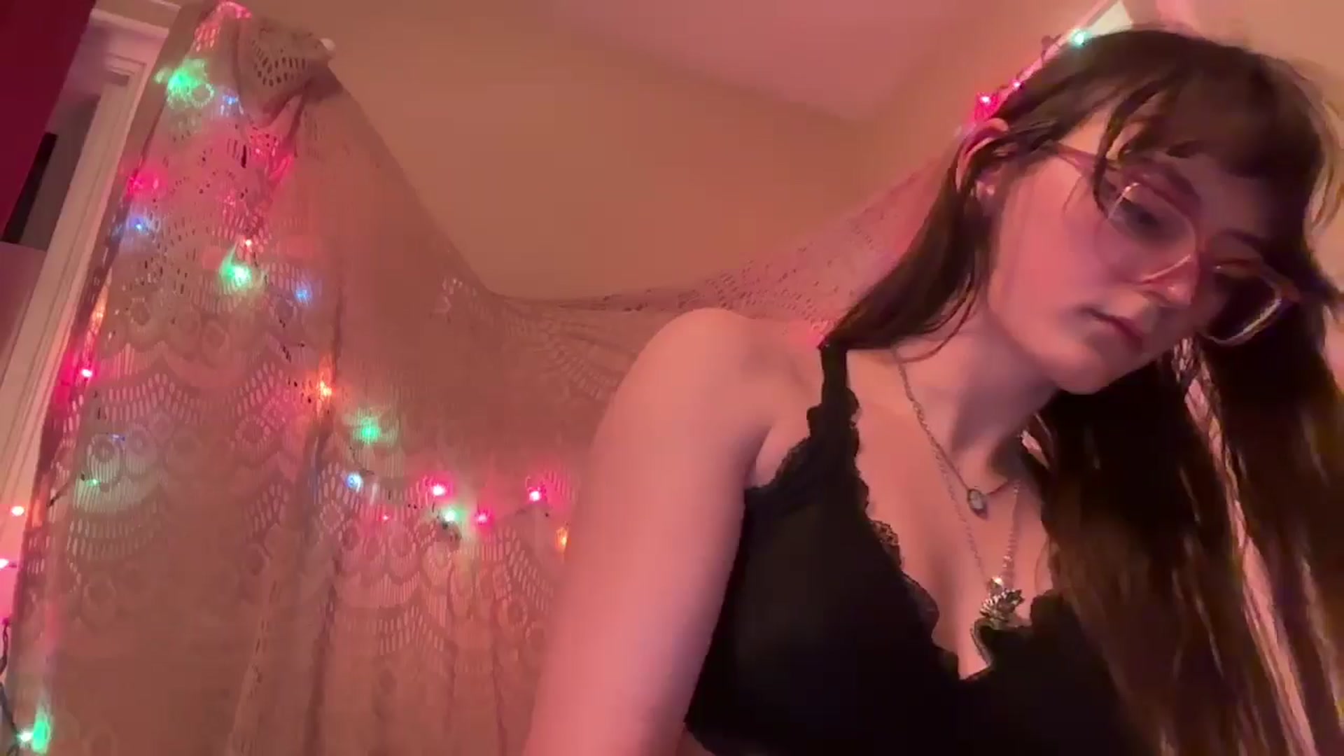 Gallery image thumbnail from GOTHBABEE's myfreecams stream on, 04/21/2026, 02:43 image 16 of 20