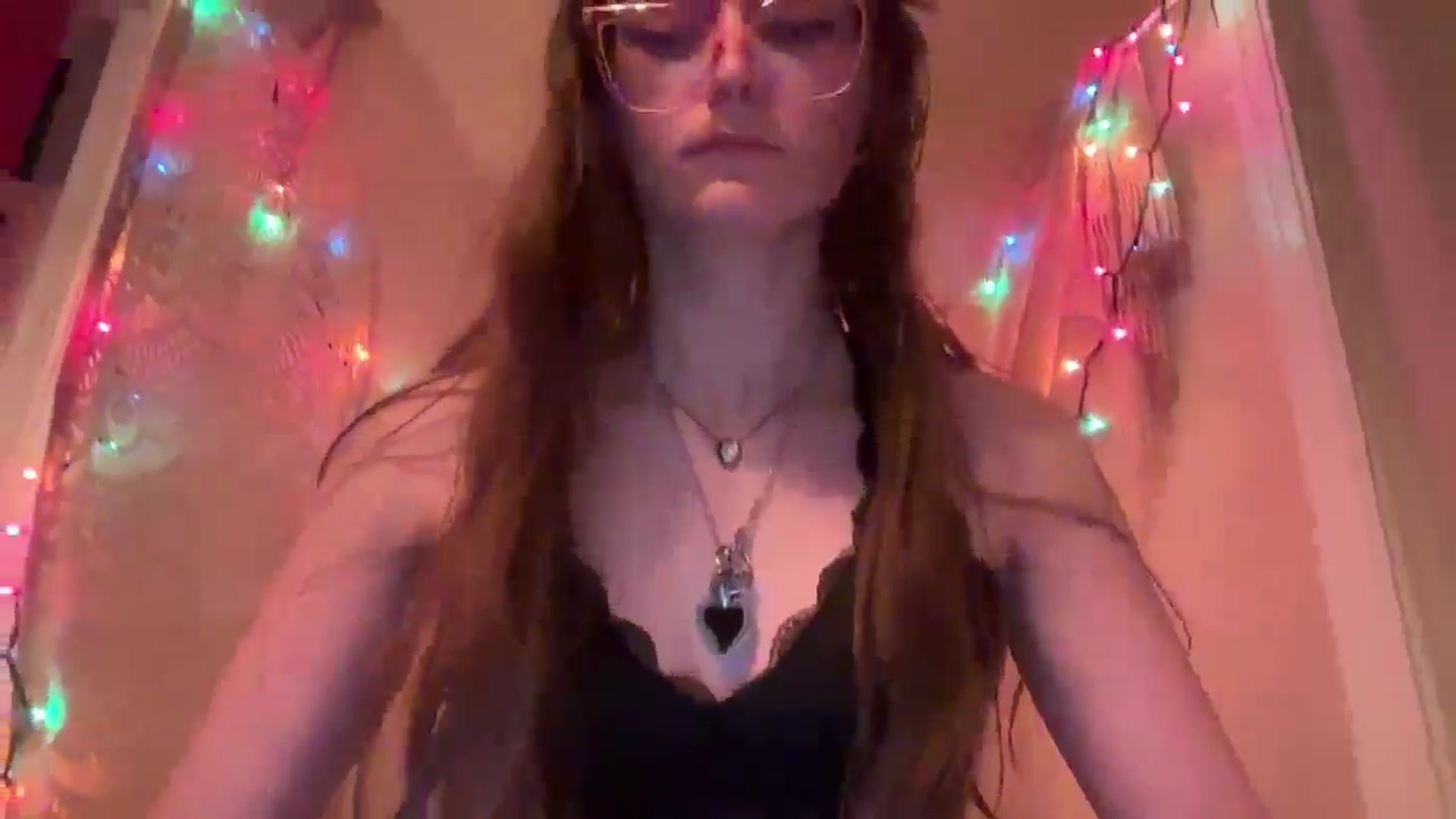 Gallery image thumbnail from GOTHBABEE's myfreecams stream on, 04/21/2026, 02:43 image 13 of 20