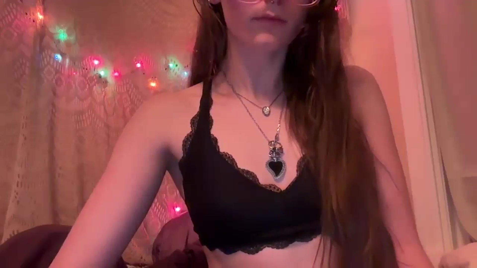 Gallery image thumbnail from GOTHBABEE's myfreecams stream on, 04/21/2026, 02:43 image 18 of 20