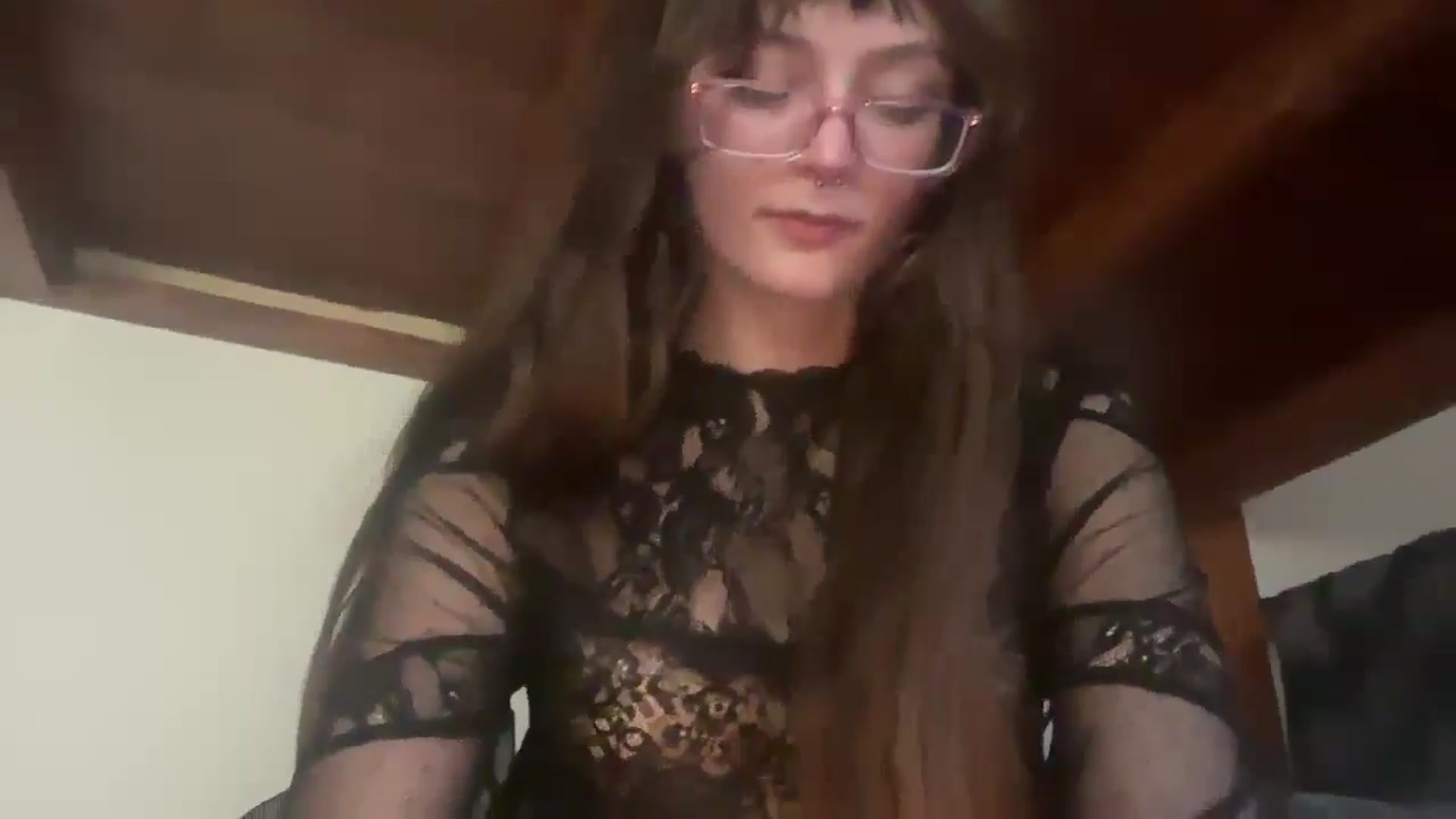 Gallery image thumbnail from GOTHBABEE's myfreecams stream on, 04/28/2026, 19:18 image 16 of 20