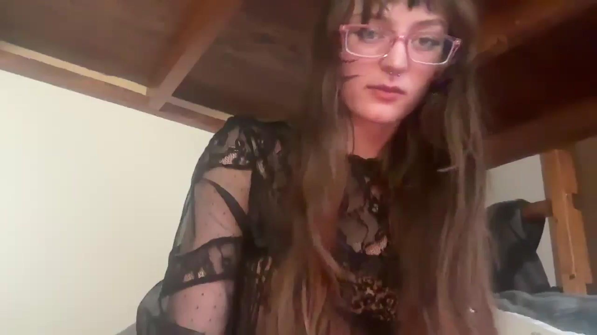 Gallery image thumbnail from GOTHBABEE's myfreecams stream on, 04/28/2026, 19:18 image 4 of 20