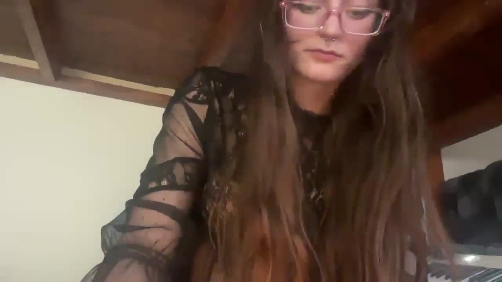 Gallery image thumbnail from GOTHBABEE's myfreecams stream on, 04/28/2026, 19:18 image 2 of 20