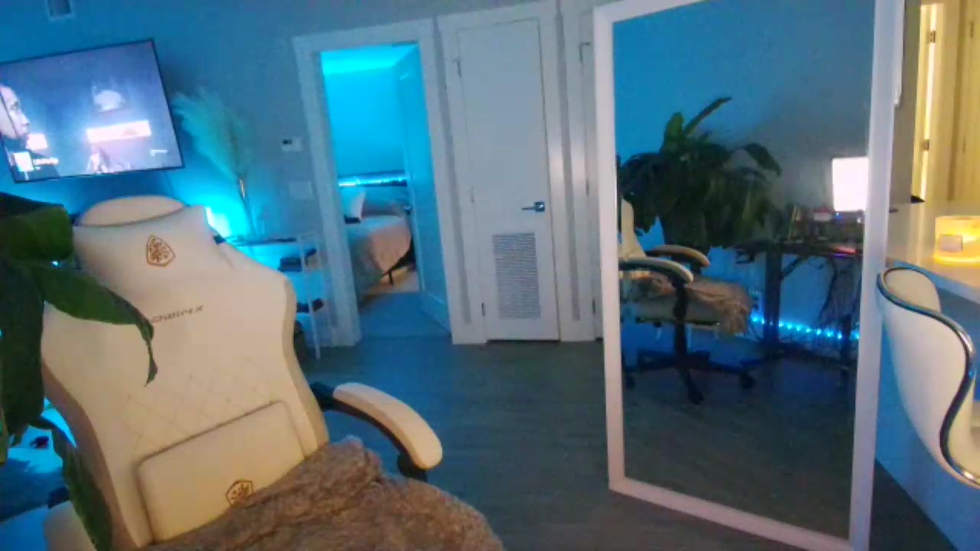 Gallery image thumbnail from GabrielaKunis's myfreecams stream on, 05/18/2026, 05:40 image 13 of 20
