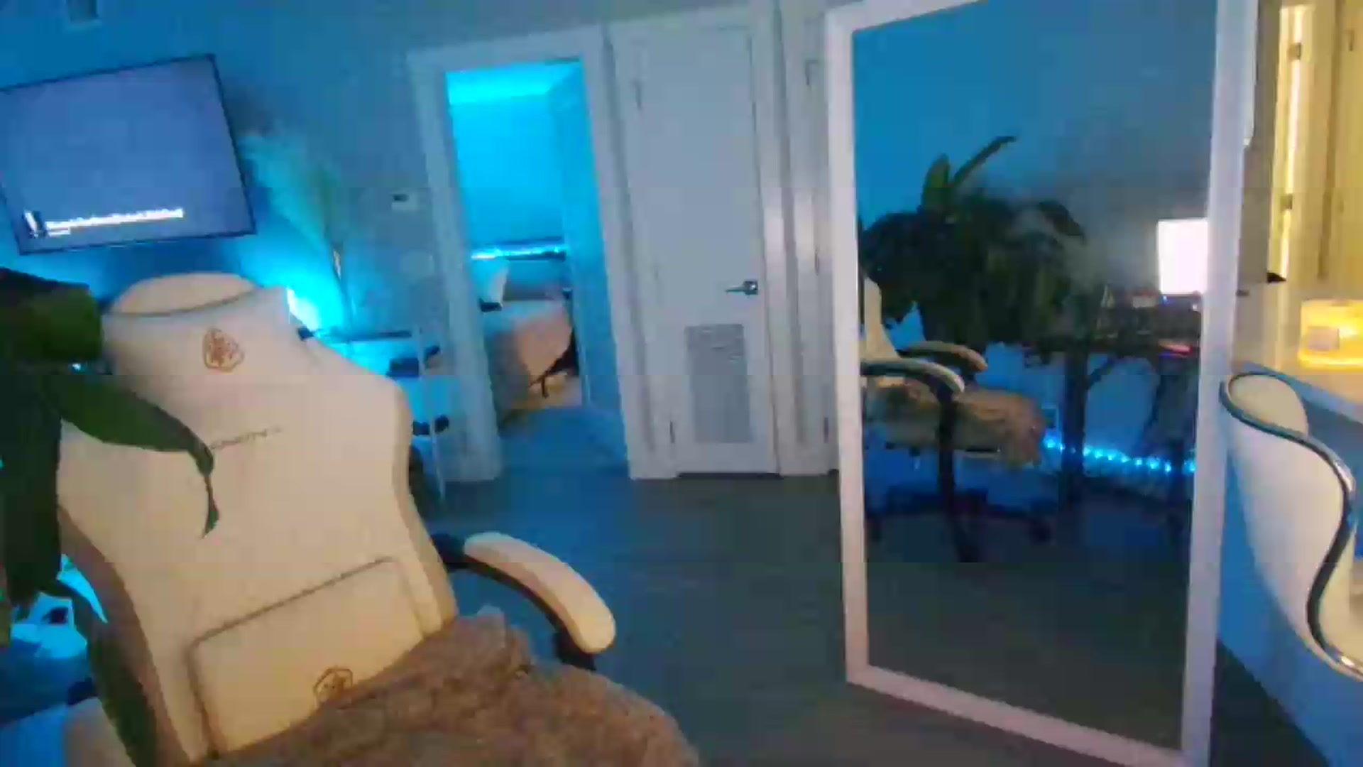 Gallery image thumbnail from GabrielaKunis's myfreecams stream on, 05/18/2026, 05:40 image 12 of 20