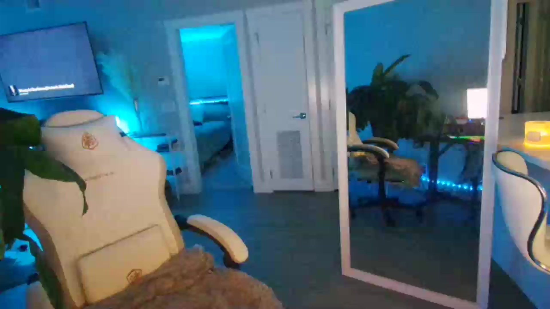 Gallery image thumbnail from GabrielaKunis's myfreecams stream on, 05/18/2026, 05:40 image 9 of 20