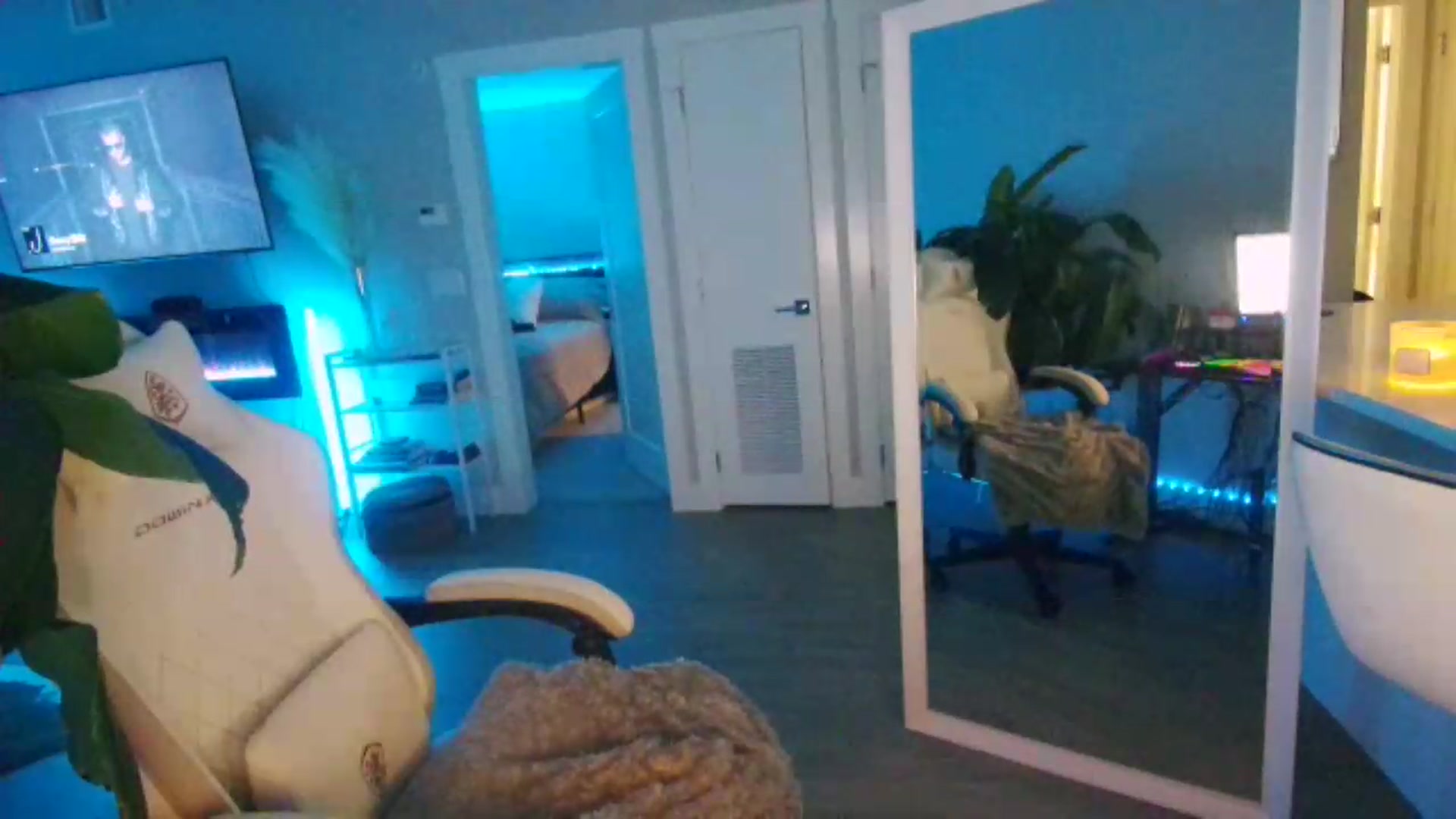 Gallery image thumbnail from GabrielaKunis's myfreecams stream on, 05/18/2026, 07:15 image 7 of 20