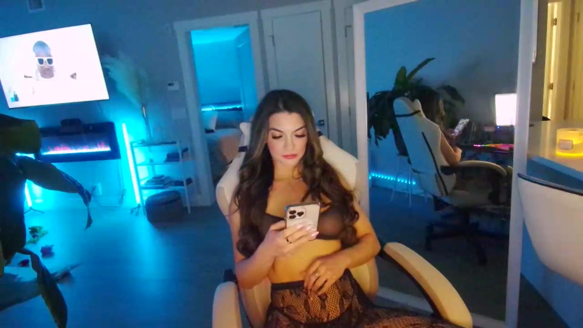 Gallery image thumbnail from GabrielaKunis's myfreecams stream on, 05/18/2026, 07:15 image 11 of 20