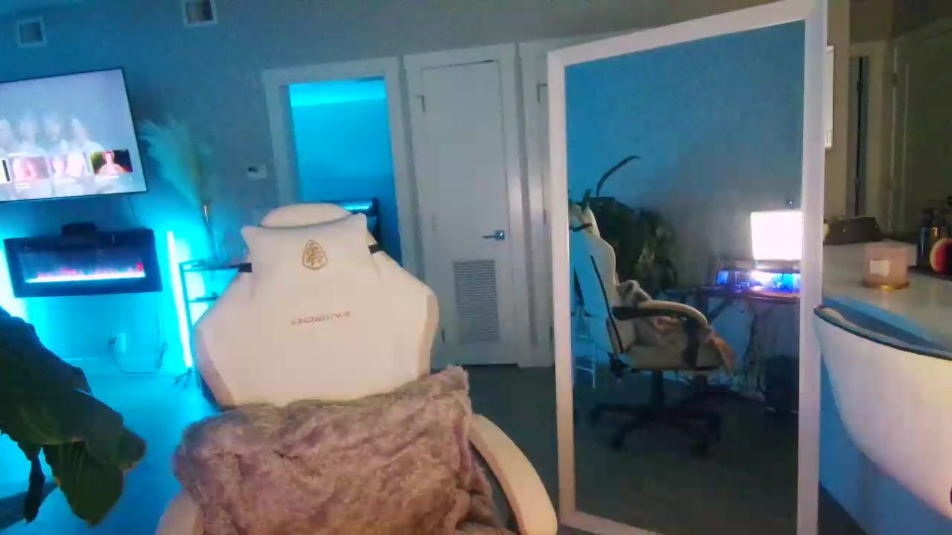 Gallery image thumbnail from GabrielaKunis's myfreecams stream on, 05/24/2026, 07:00 image 19 of 20