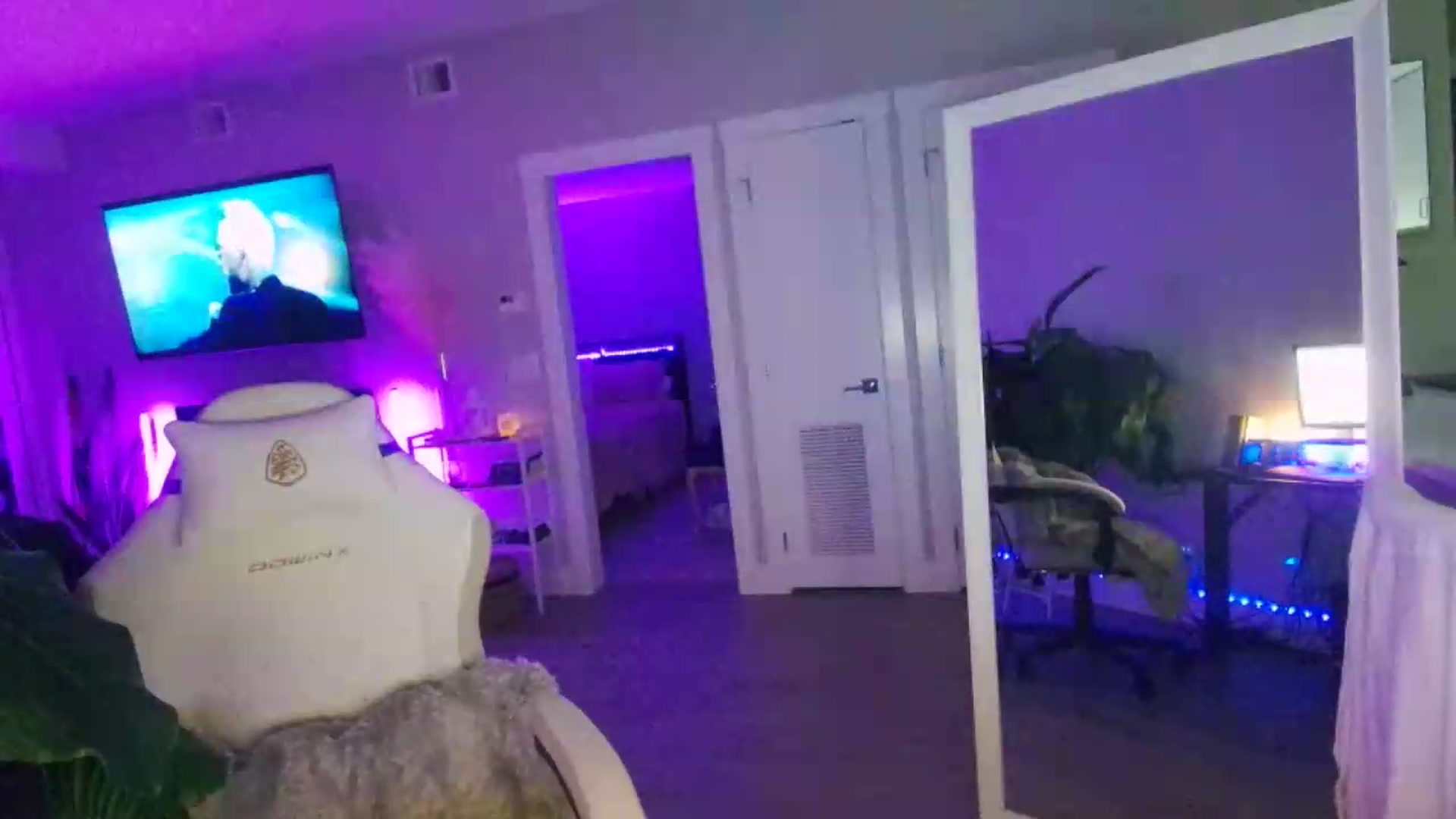 Gallery image thumbnail from GabrielaKunis's myfreecams stream on, 05/25/2026, 06:26 image 13 of 20