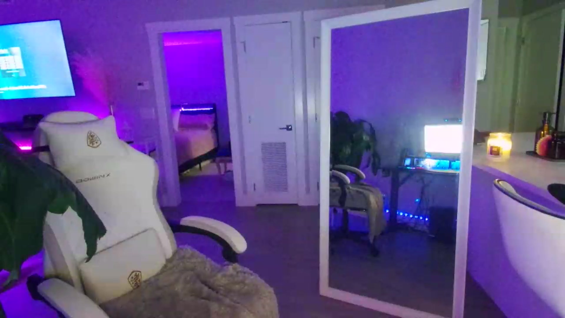 Gallery image thumbnail from GabrielaKunis's myfreecams stream on, 05/31/2026, 08:33 image 11 of 20