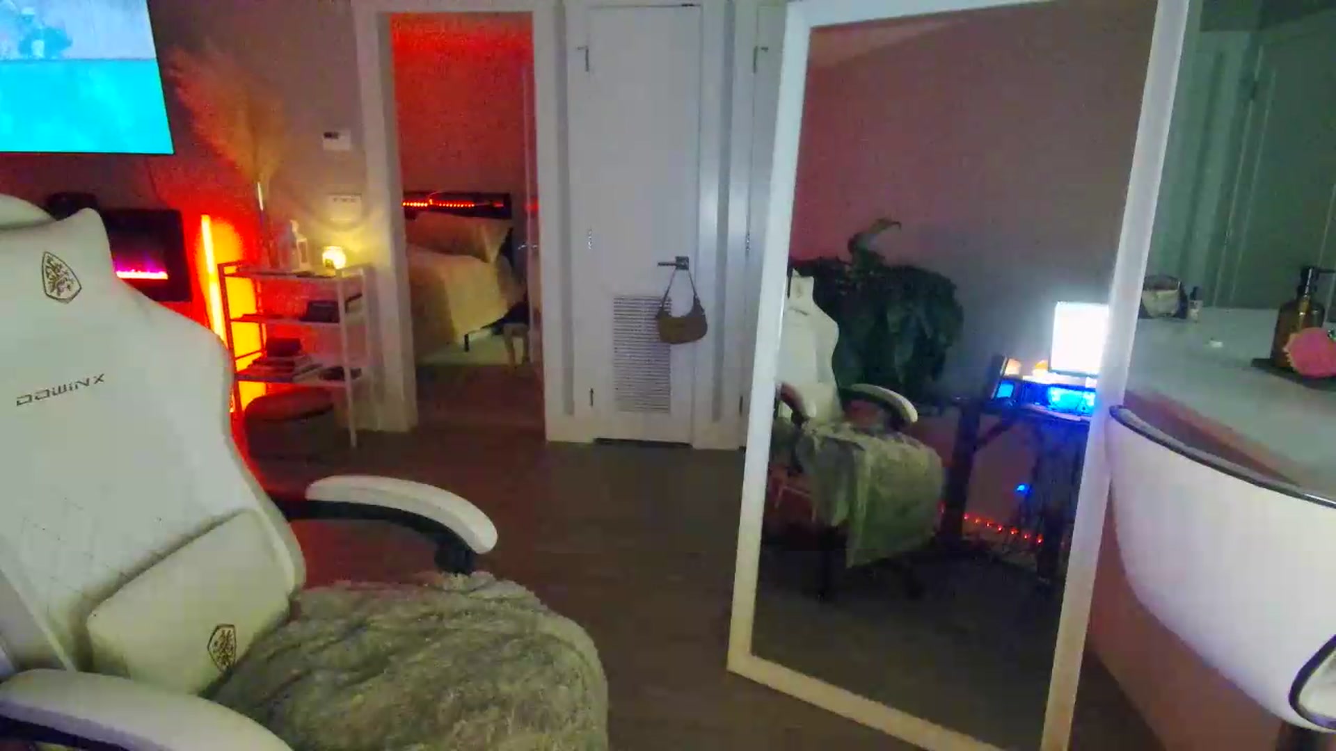 Gallery image thumbnail from GabrielaKunis's myfreecams stream on, 06/07/2026, 06:40 image 13 of 20