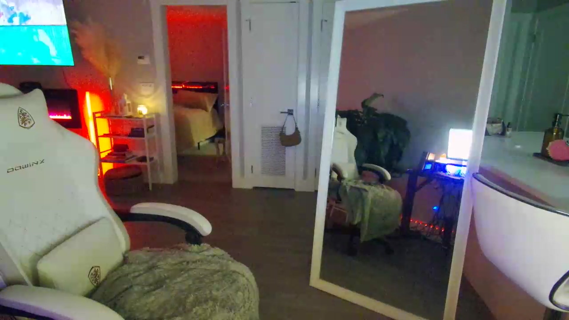 Gallery image thumbnail from GabrielaKunis's myfreecams stream on, 06/07/2026, 06:40 image 11 of 20