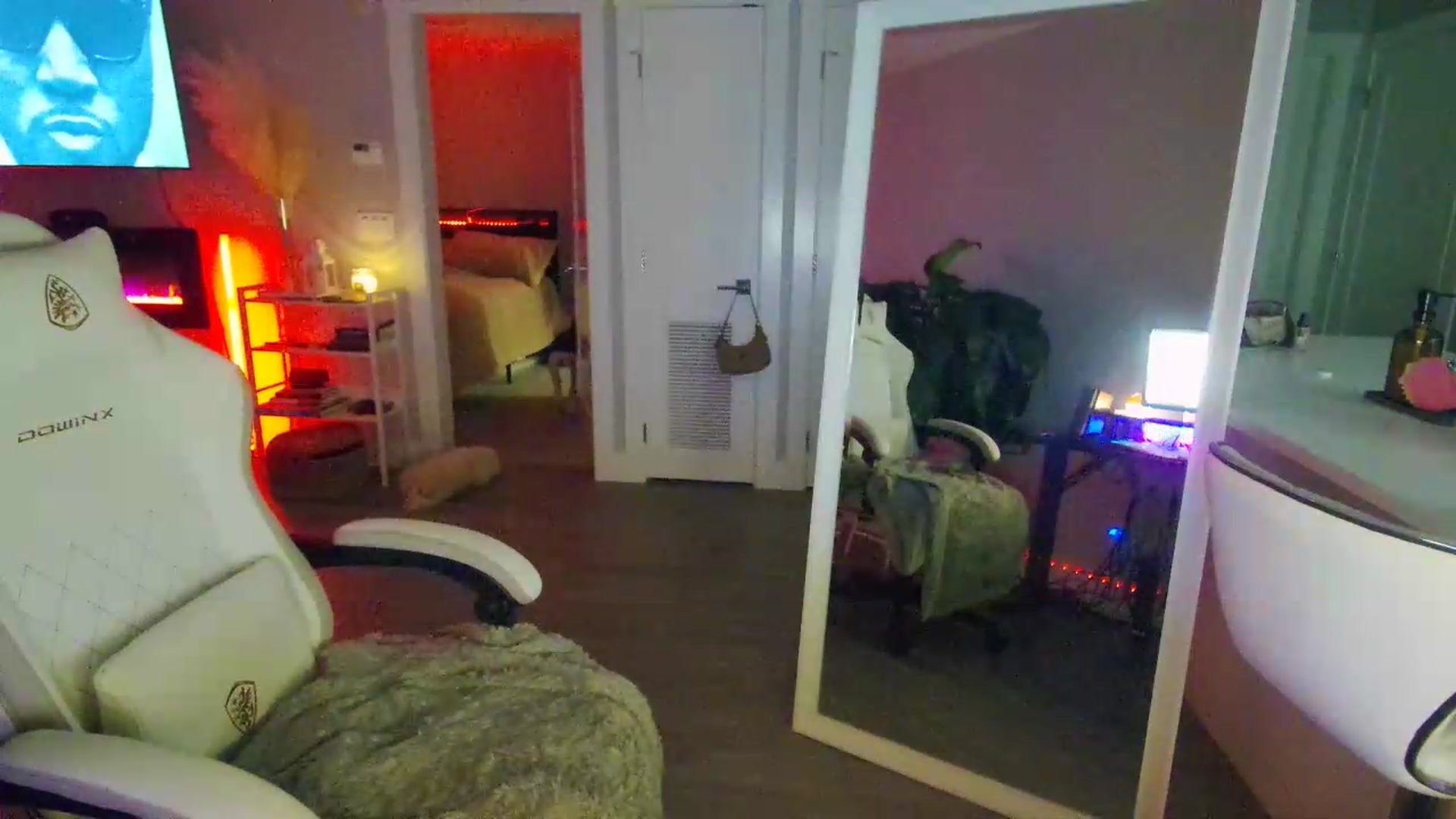 Gallery image thumbnail from GabrielaKunis's myfreecams stream on, 06/07/2026, 06:40 image 10 of 20