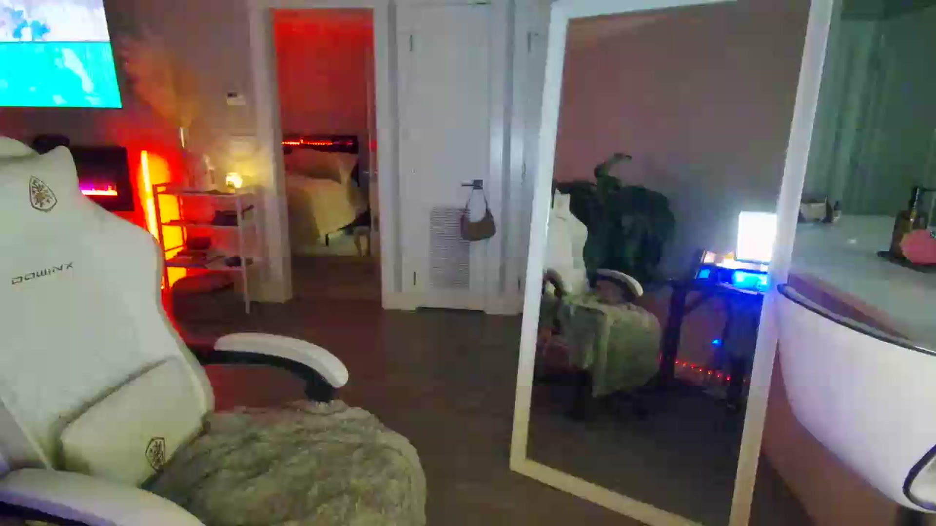 Gallery image thumbnail from GabrielaKunis's myfreecams stream on, 06/07/2026, 06:40 image 12 of 20