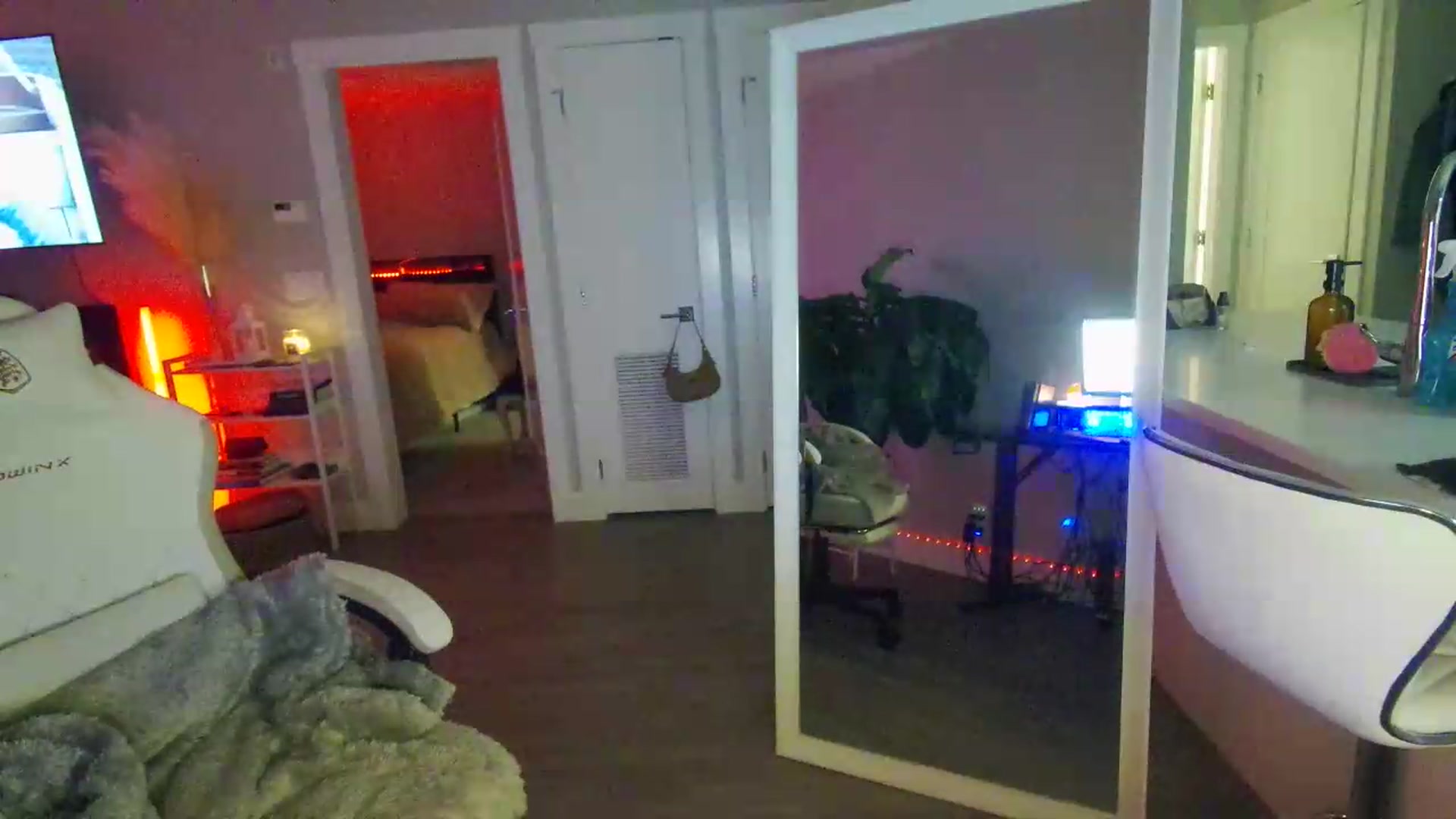 Gallery image thumbnail from GabrielaKunis's myfreecams stream on, 06/07/2026, 09:27 image 2 of 20