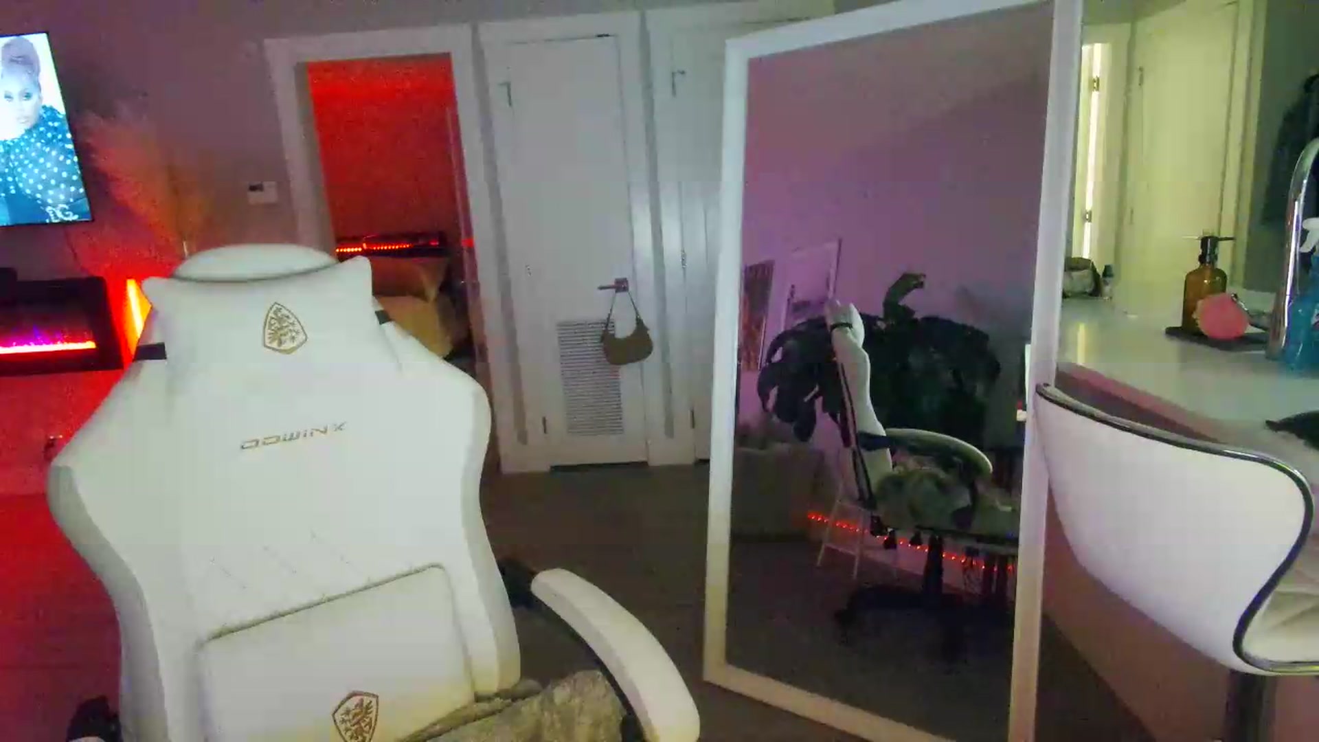 Gallery image thumbnail from GabrielaKunis's myfreecams stream on, 06/07/2026, 09:27 image 17 of 20