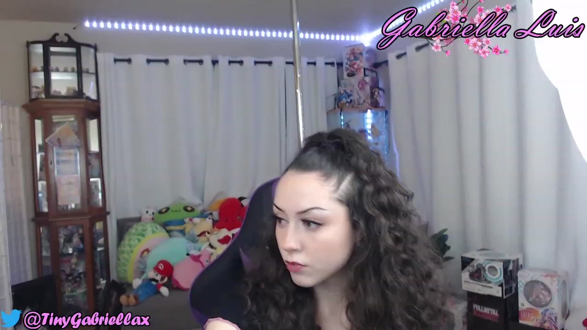 Gallery image thumbnail from GabriellaLuis's myfreecams stream on, 03/31/2023, 01:33 image 9 of 20