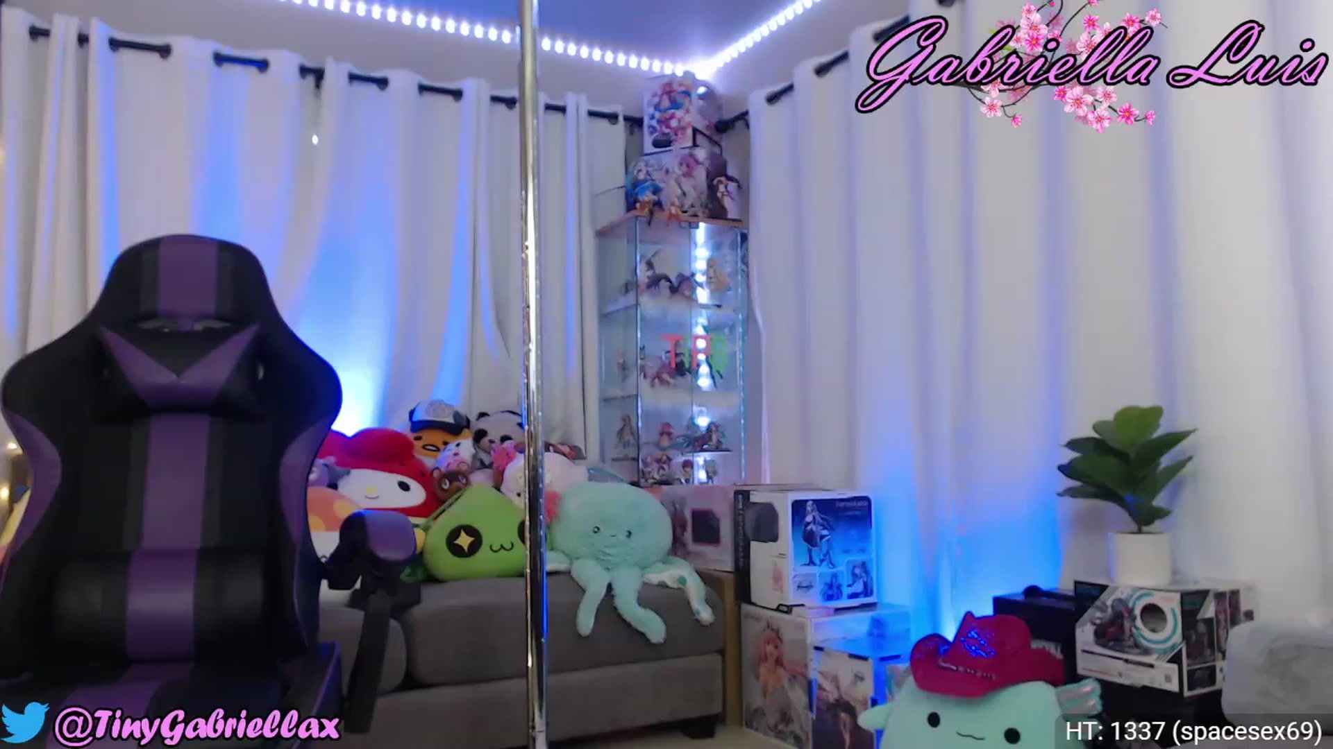 Gallery image thumbnail from GabriellaLuis's myfreecams stream on, 06/05/2023, 04:08 image 17 of 20