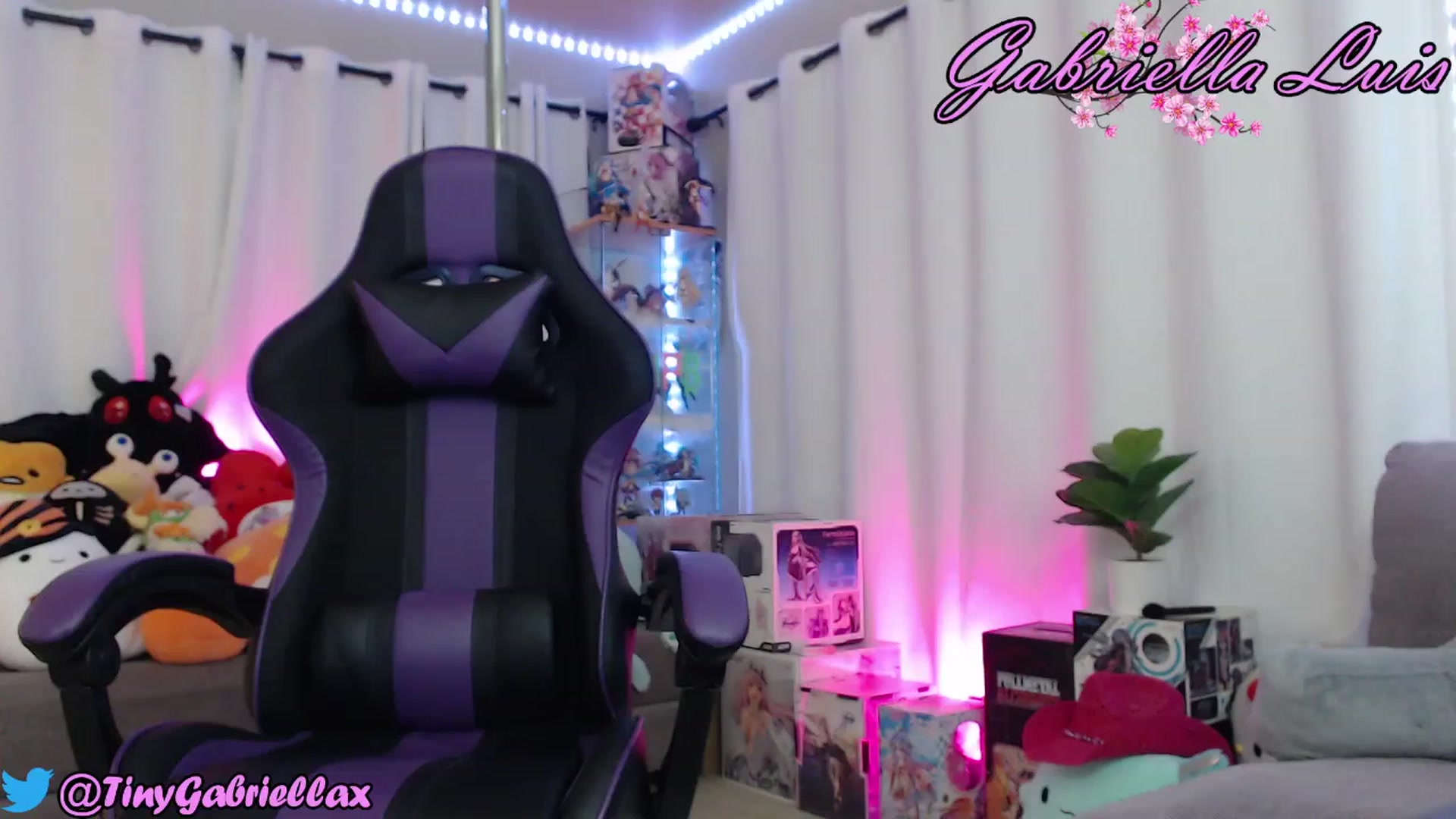 Gallery image thumbnail from GabriellaLuis's myfreecams stream on, 06/12/2023, 04:33 image 3 of 20