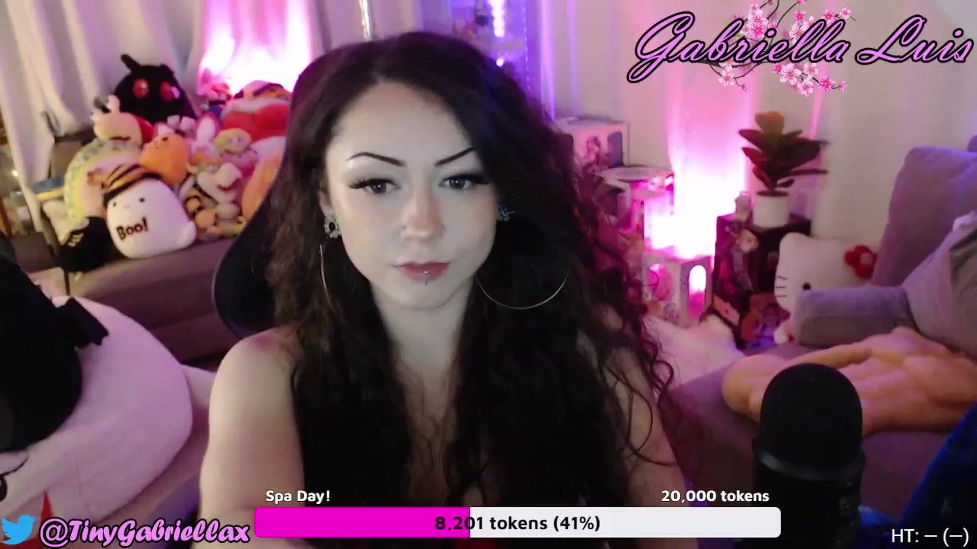 Gallery image thumbnail from GabriellaLuis's myfreecams stream on, 09/21/2023, 01:48 image 16 of 20