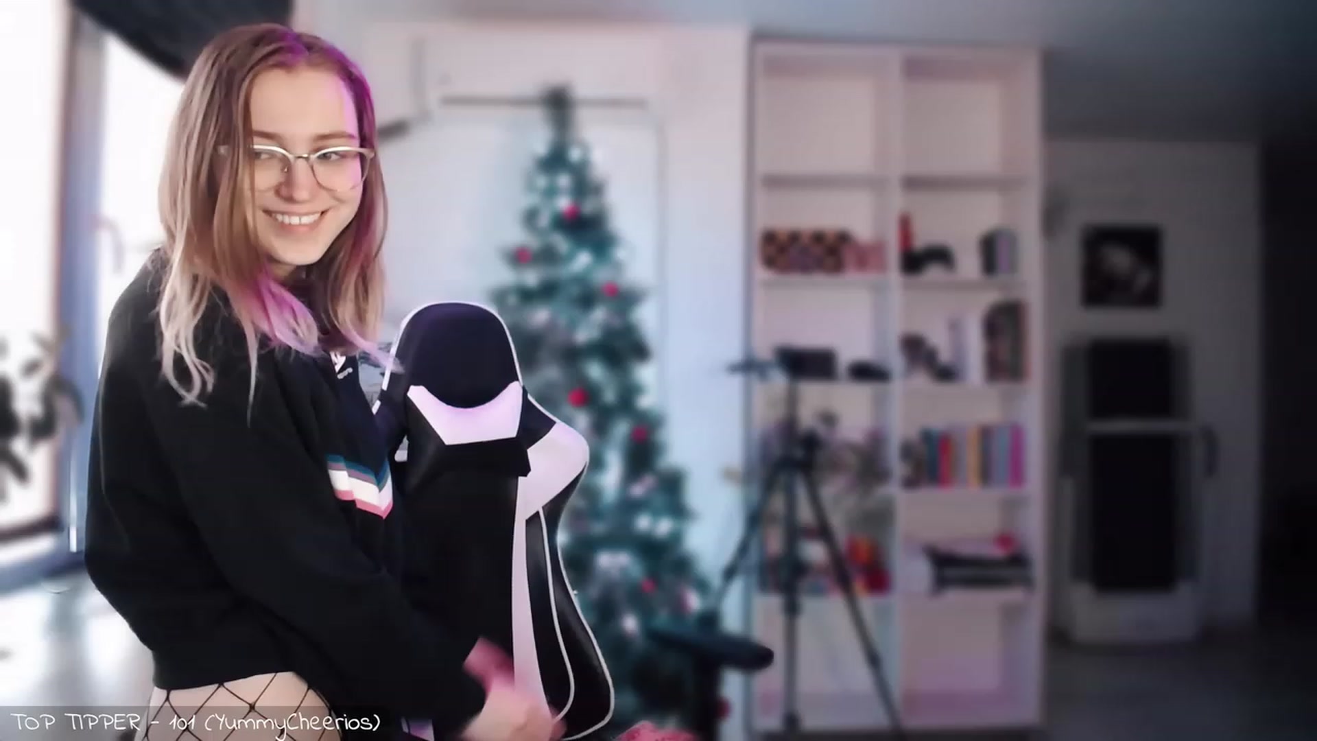 Gallery image thumbnail from GachaAlex's myfreecams stream on, 12/11/2022, 07:38 image 6 of 20