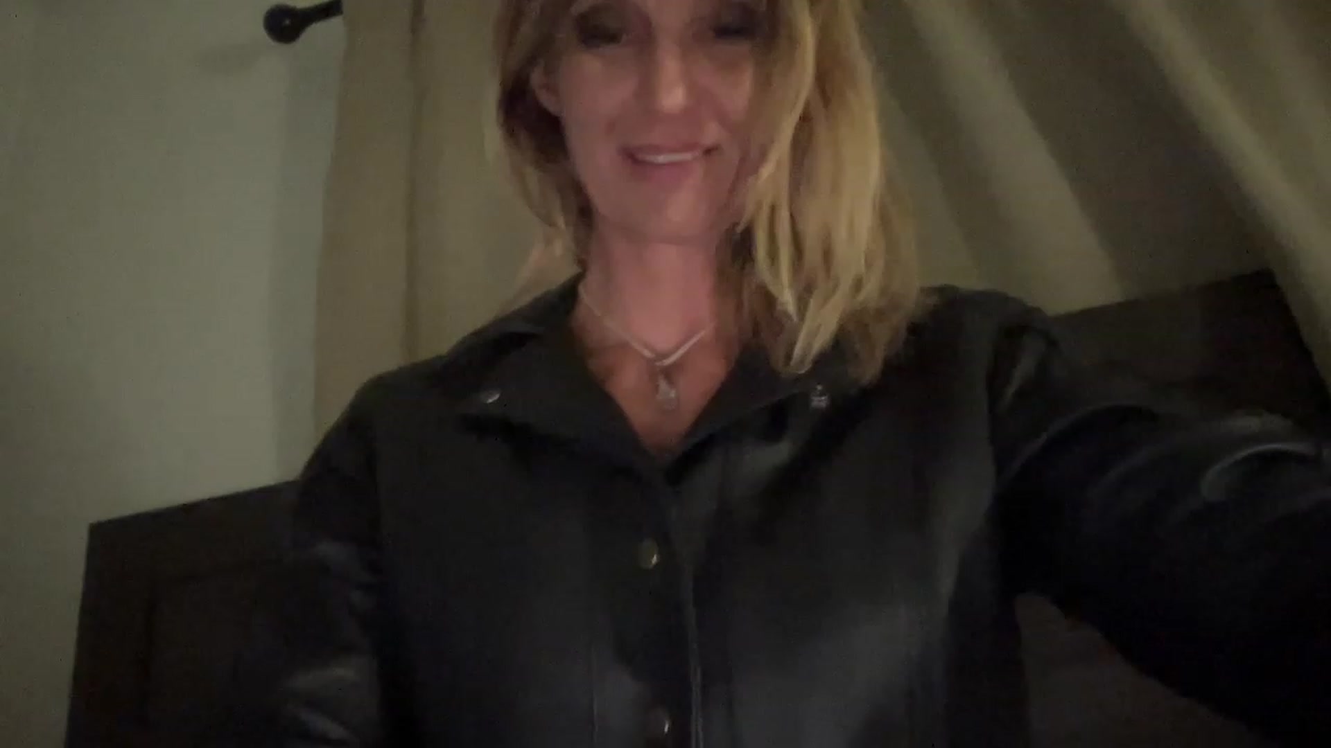 Gallery image thumbnail from GaiaBlueWater's myfreecams stream on, 12/25/2022, 01:42 image 3 of 20