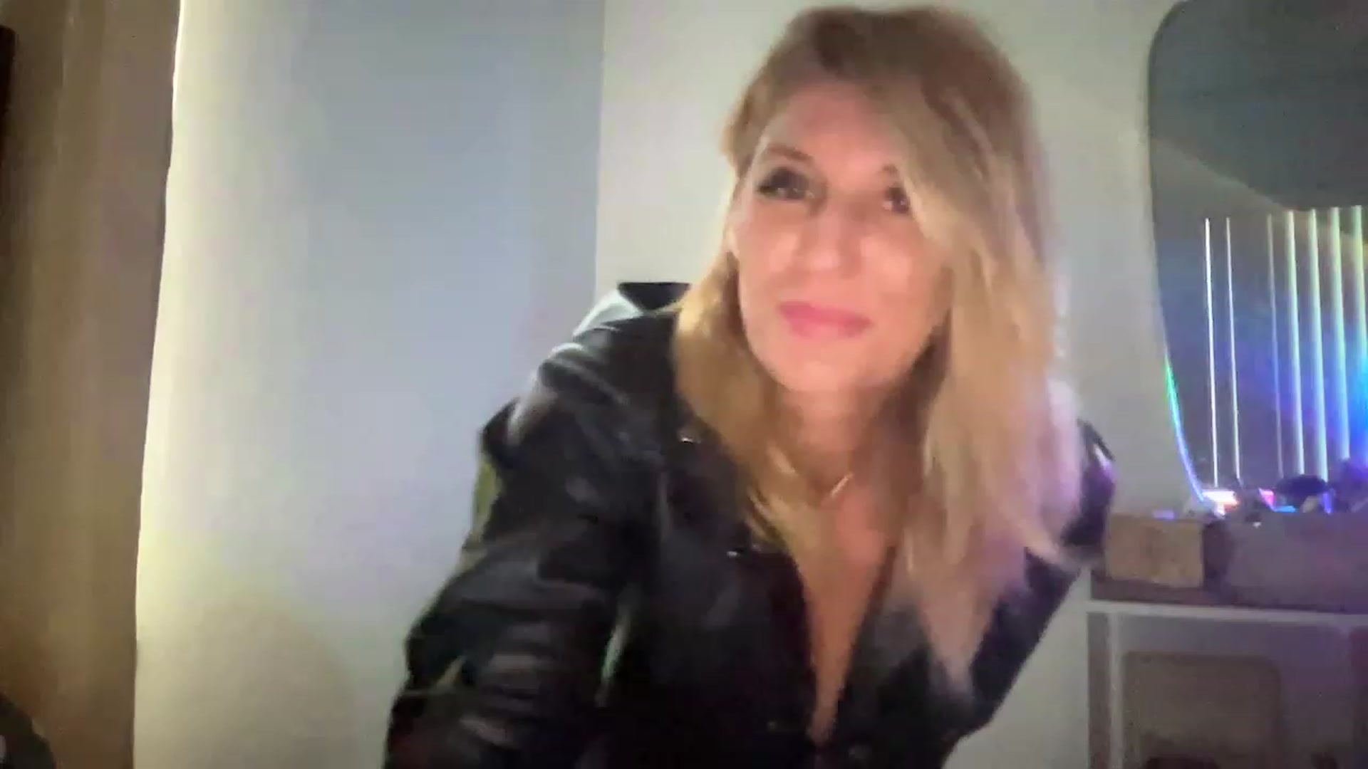 Gallery image thumbnail from GaiaBlueWater's myfreecams stream on, 12/26/2022, 17:38 image 15 of 20