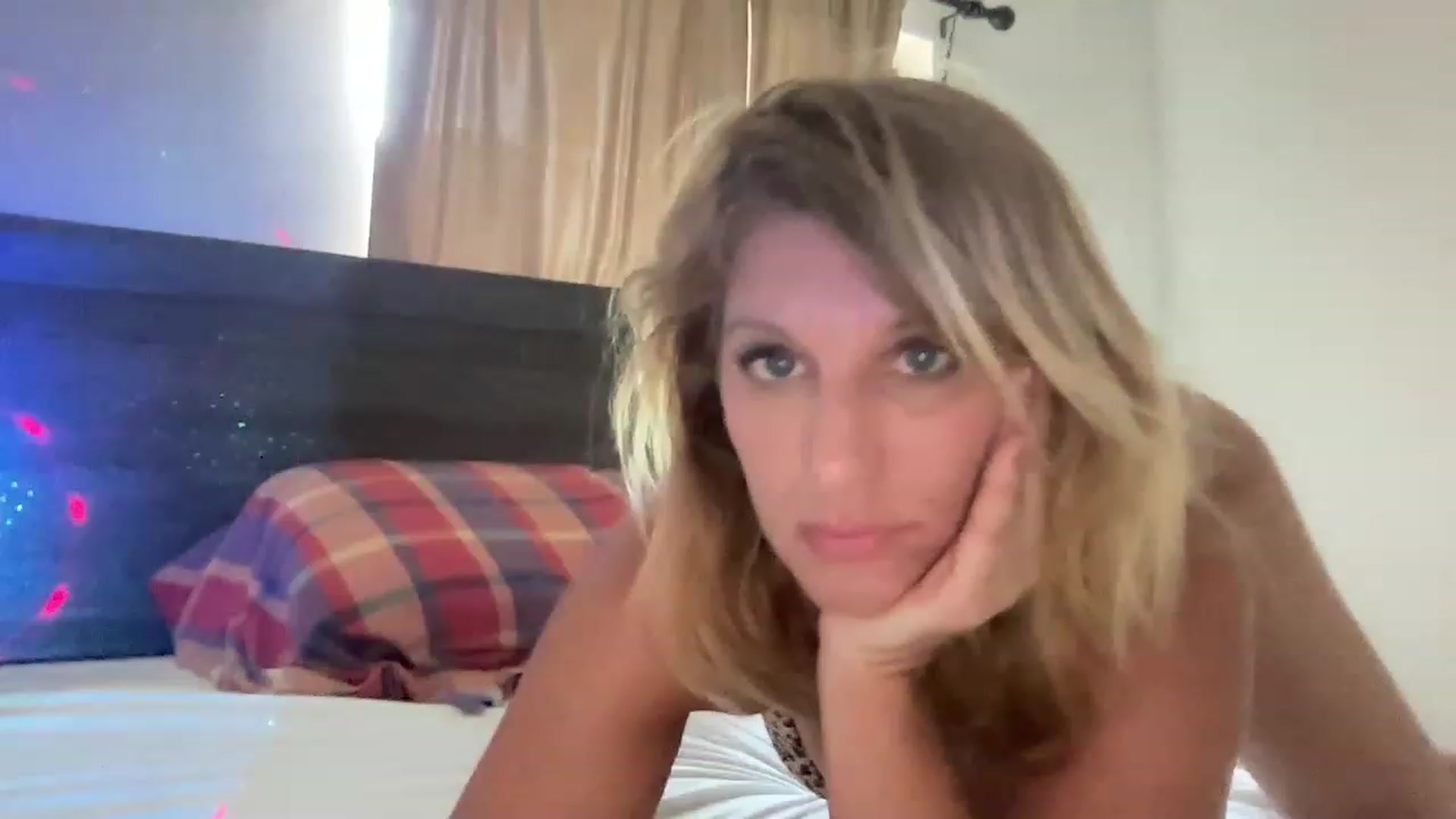 Gallery image thumbnail from GaiaBlueWater's myfreecams stream on, 02/20/2023, 16:13 image 11 of 20