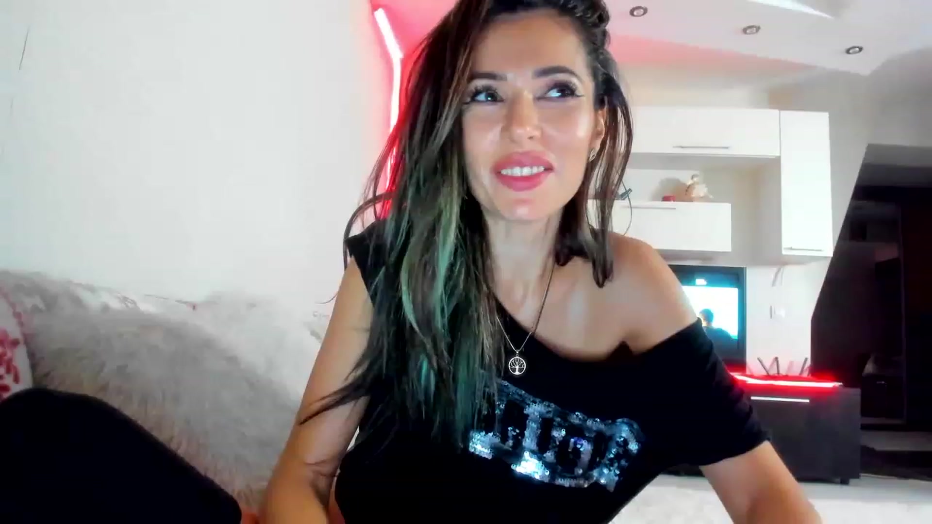 Gallery image thumbnail from GalacticTina's myfreecams stream on, 12/07/2022, 06:17 image 3 of 20