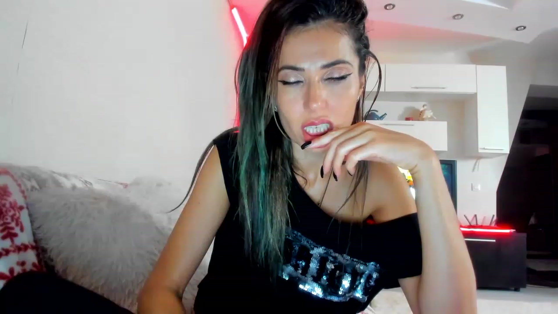 Gallery image thumbnail from GalacticTina's myfreecams stream on, 12/07/2022, 06:17 image 12 of 20