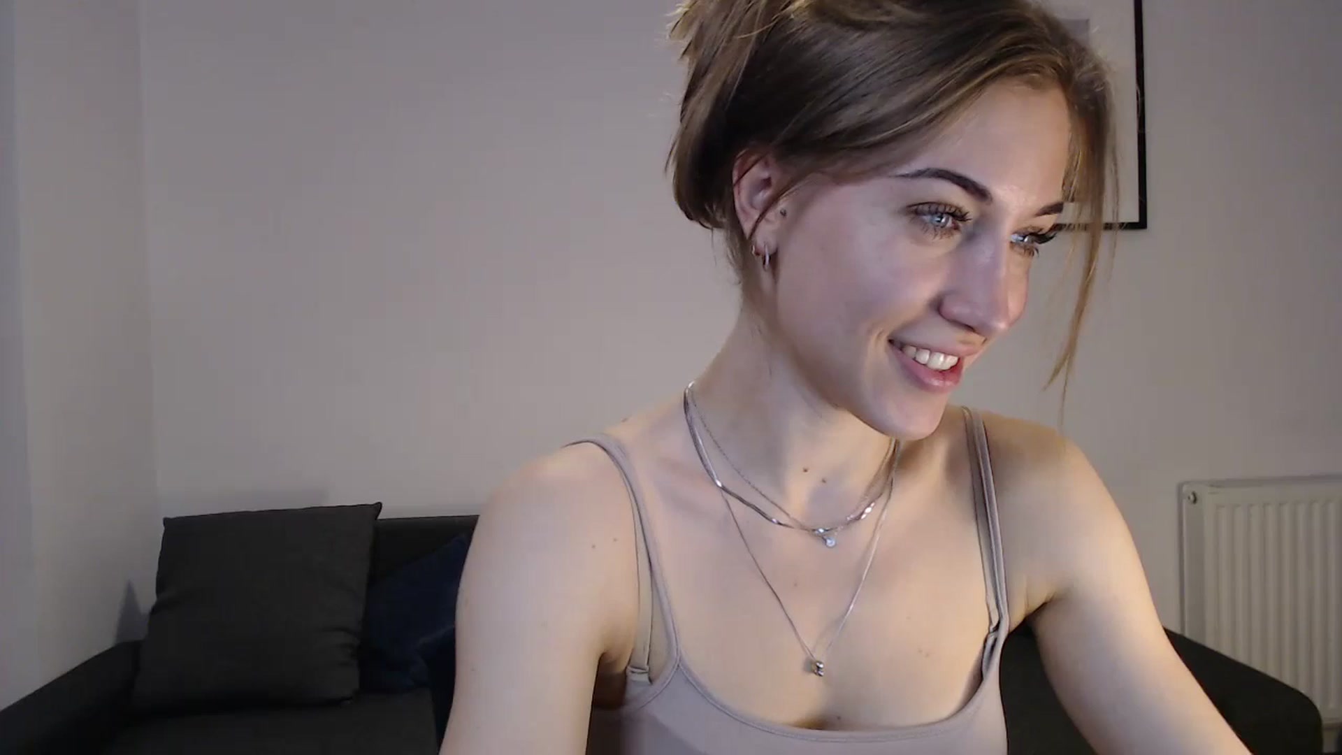Gallery image thumbnail from GalaxyAnisia's myfreecams stream on, 10/06/2023, 16:58 image 2 of 20