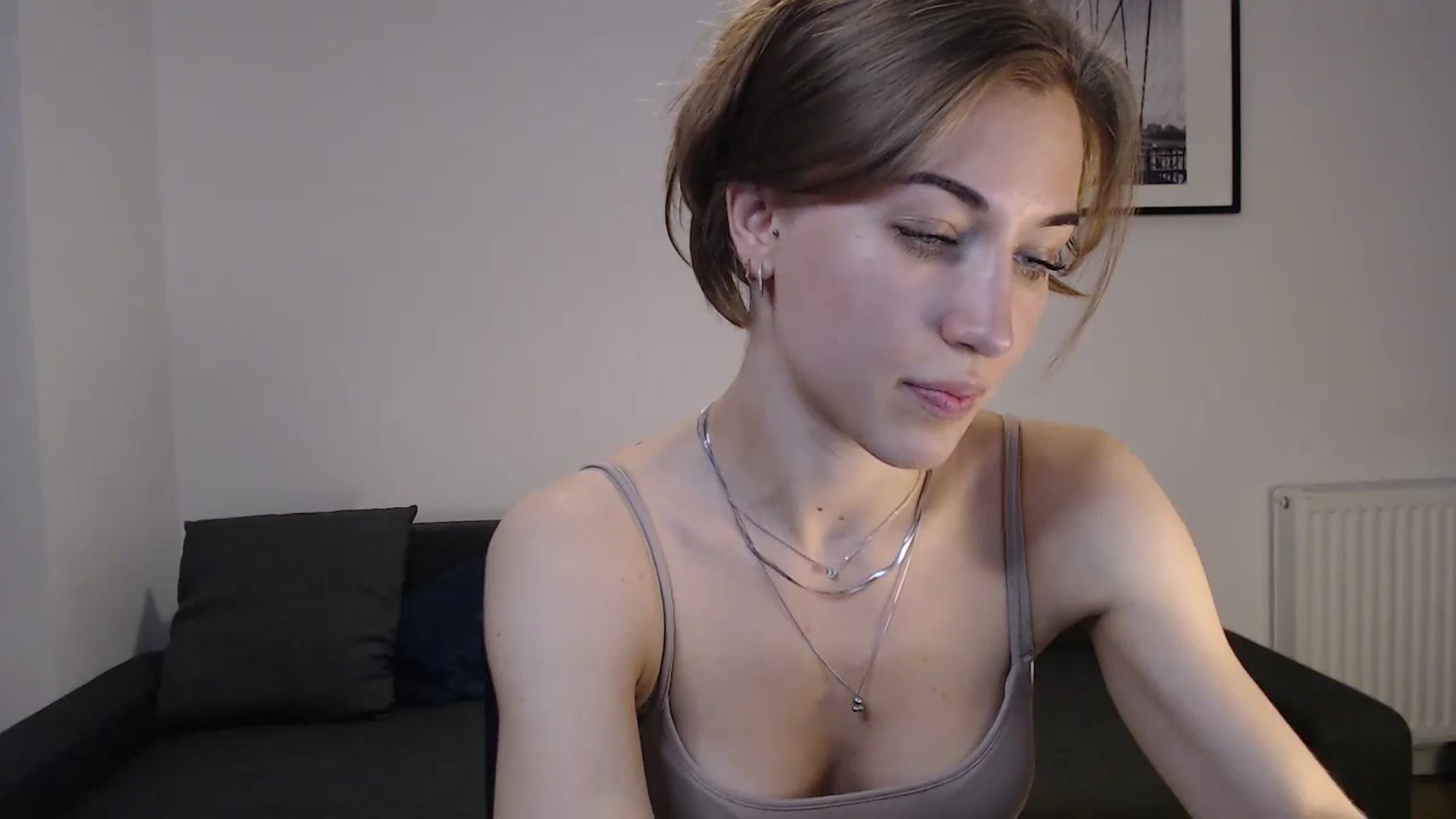 Gallery image thumbnail from GalaxyAnisia's myfreecams stream on, 10/06/2023, 17:40 image 8 of 20