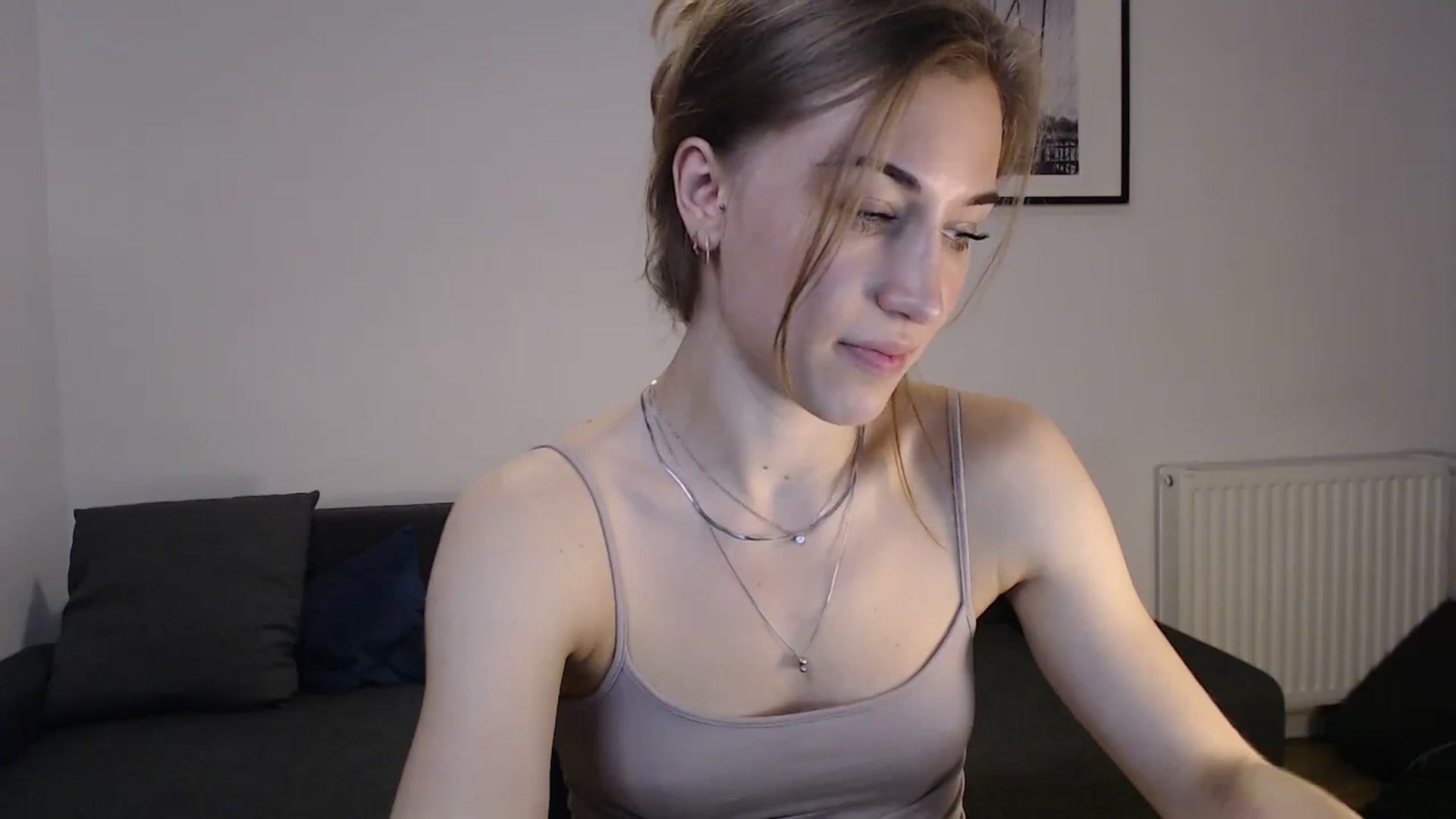 Gallery image thumbnail from GalaxyAnisia's myfreecams stream on, 10/06/2023, 18:37 image 5 of 20