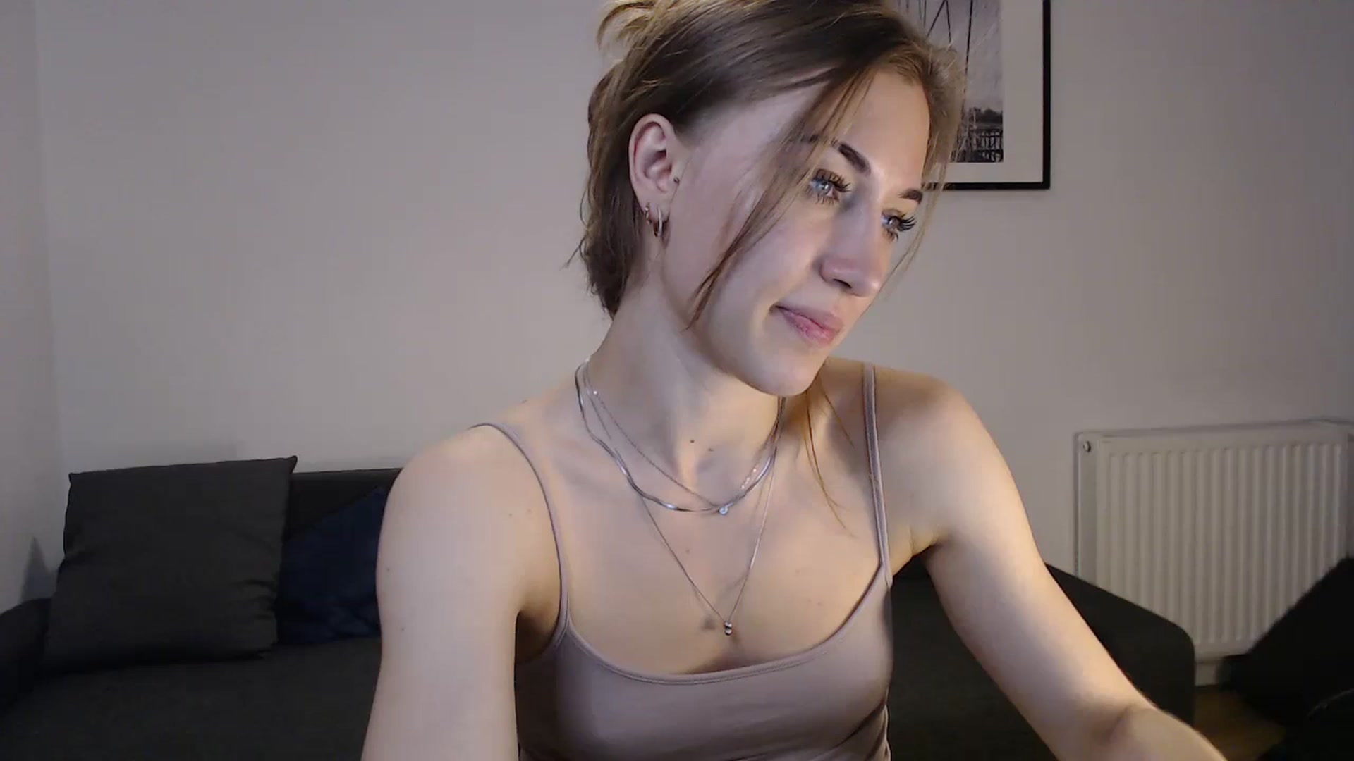 Gallery image thumbnail from GalaxyAnisia's myfreecams stream on, 10/06/2023, 18:37 image 4 of 20