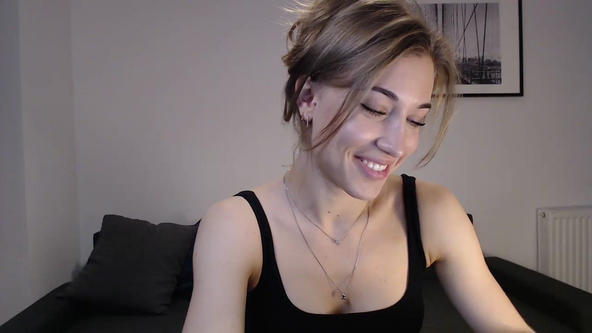 Gallery image thumbnail from GalaxyAnisia's myfreecams stream on, 10/07/2023, 17:09 image 5 of 20